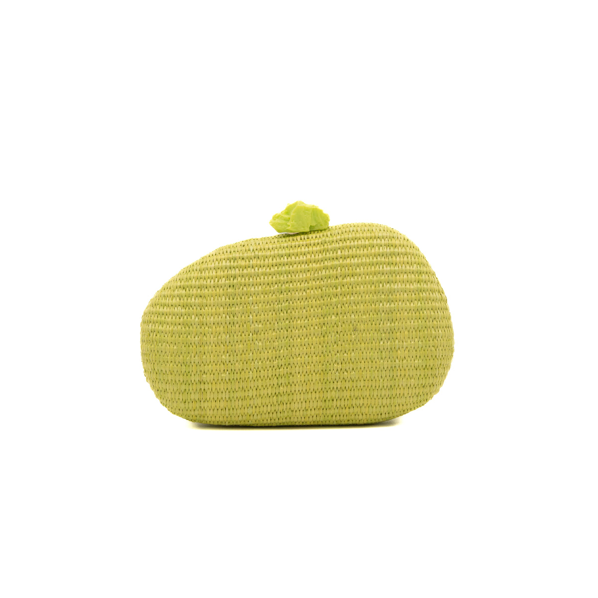Bolso clutch rígido de rafia verde con silueta de piedra y cierre mineral