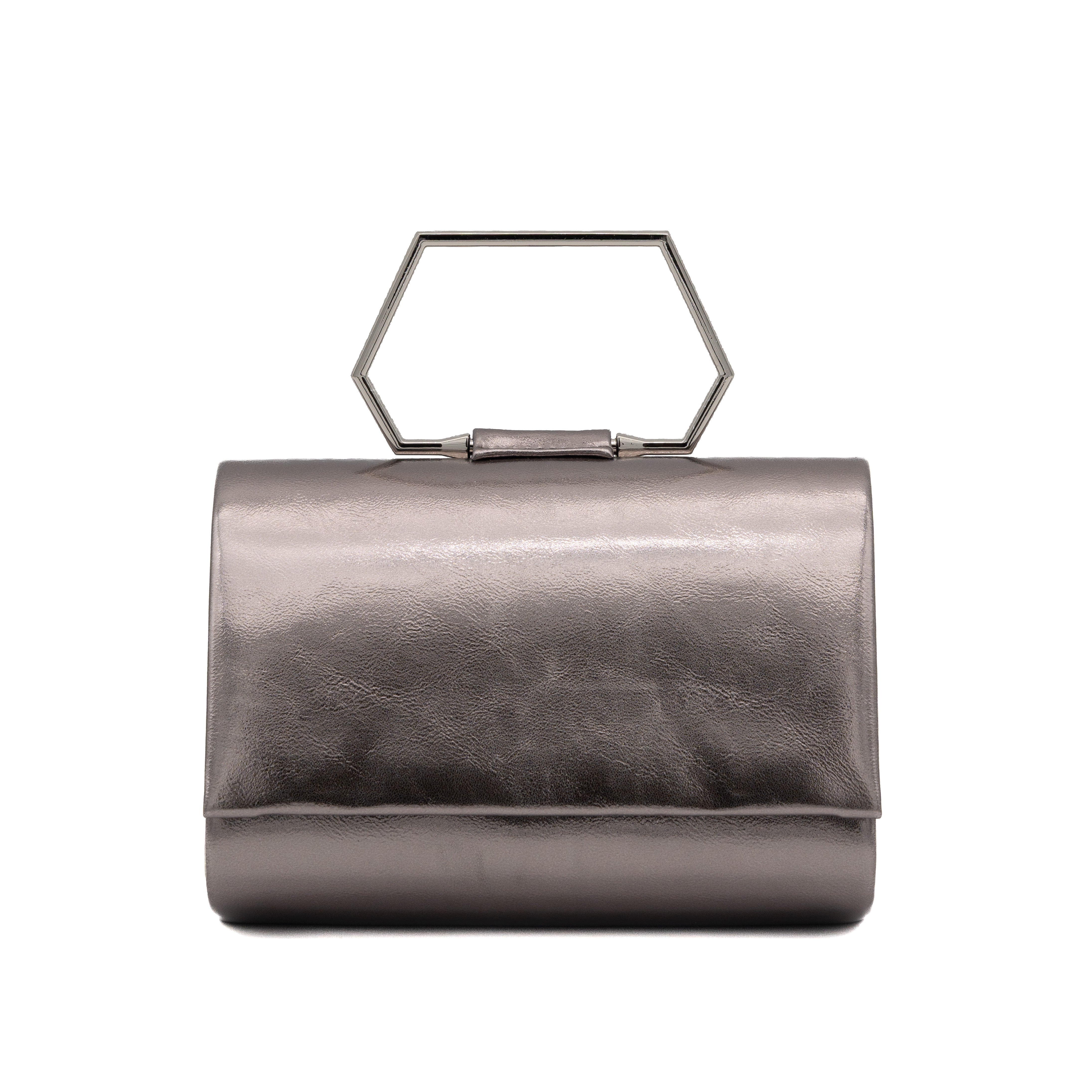 Bolso de mano de polipiel metalizado gris con asa geométrica metálica