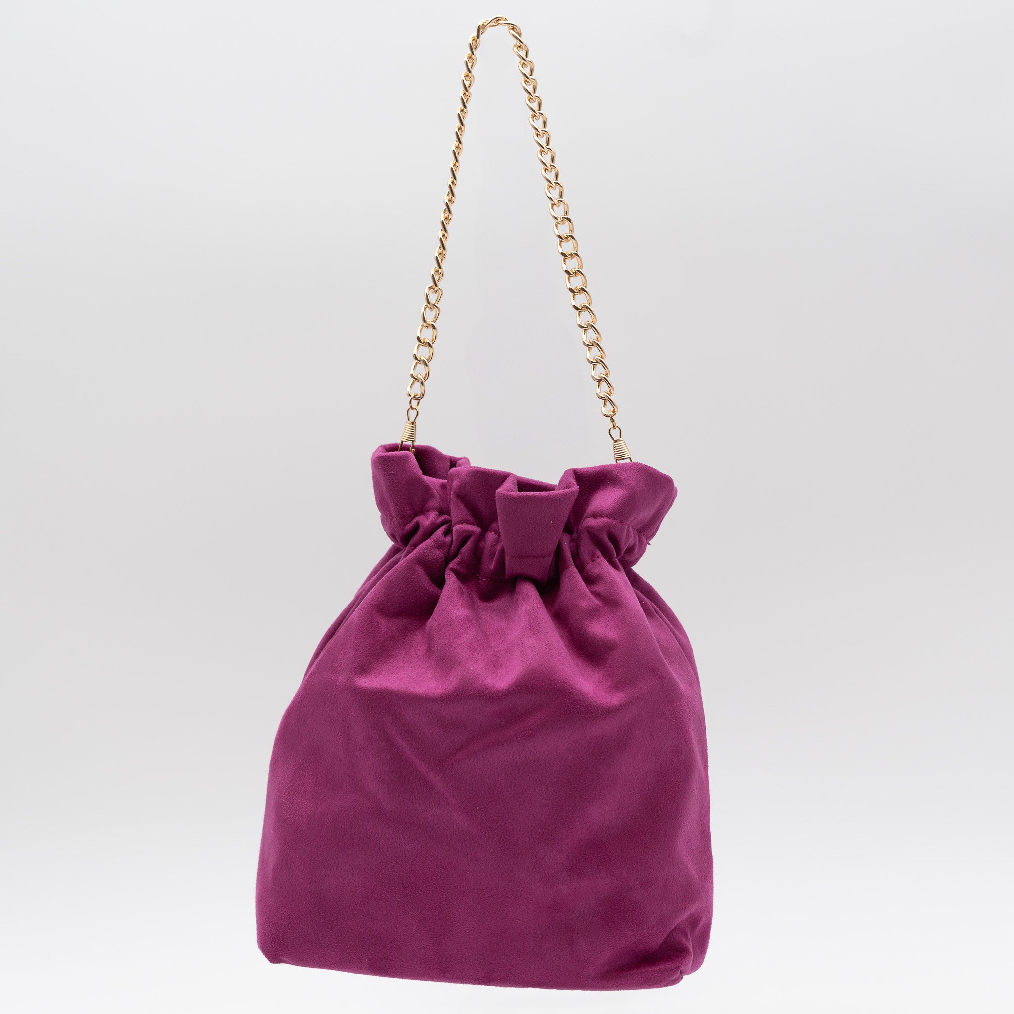 Bolso bombonera de fiesta en antelina buganvilla con asa de cadena y diseño fruncido, ideal para bodas y cócteles