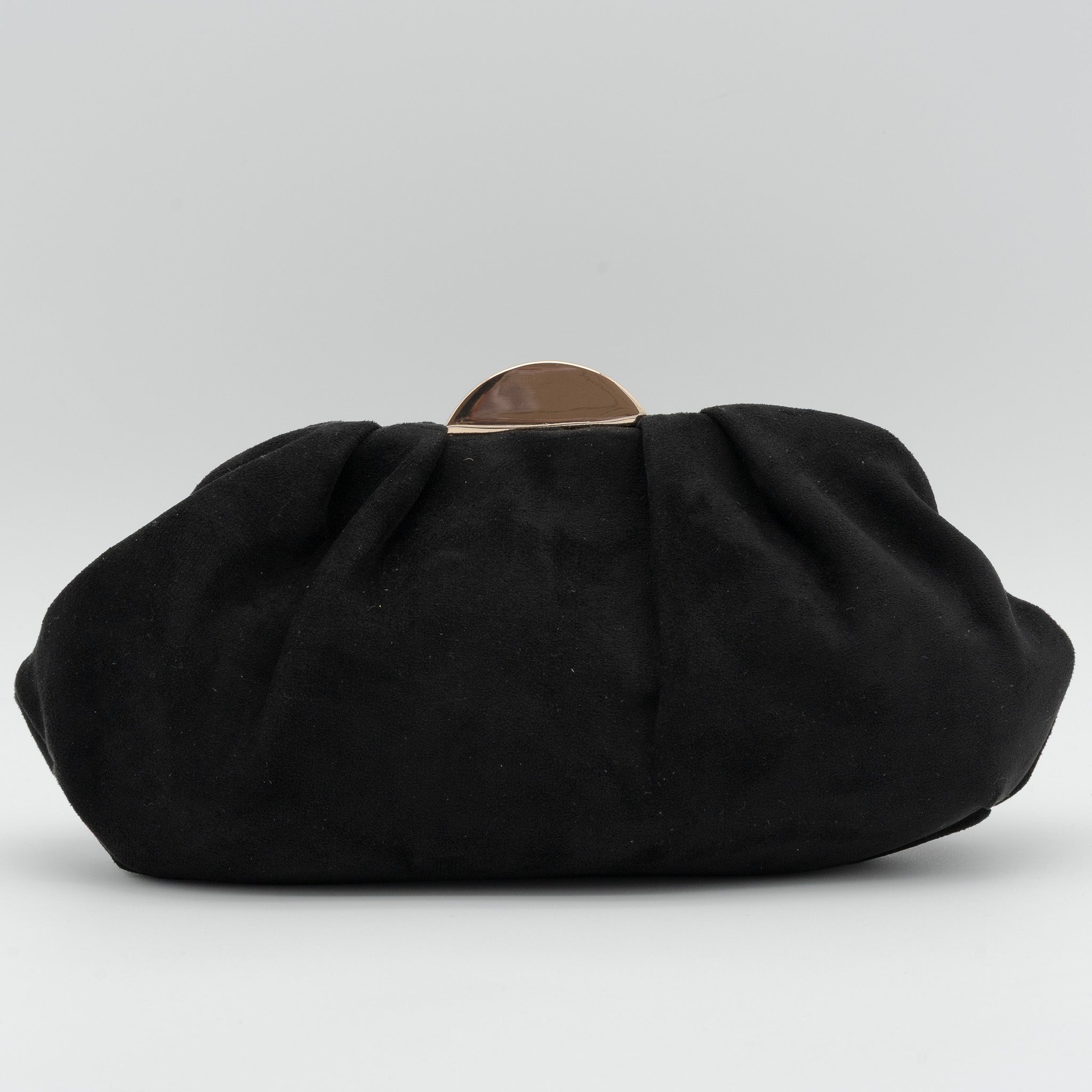 Bolso de fiesta tipo antelina negro con acabado suave y media luna metálica decorativa en la parte superior