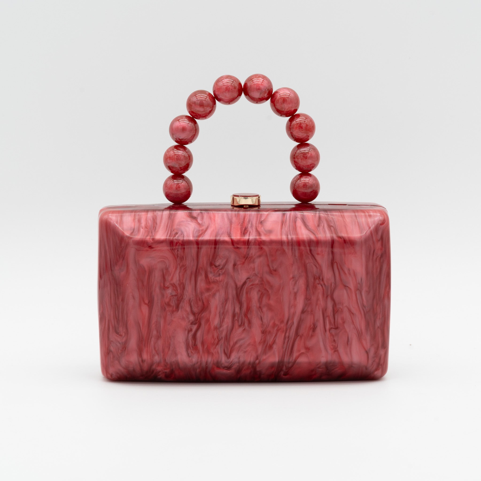 Bolso de fiesta con acabado efecto nácar y asa de esferas decorativas. Color rojo