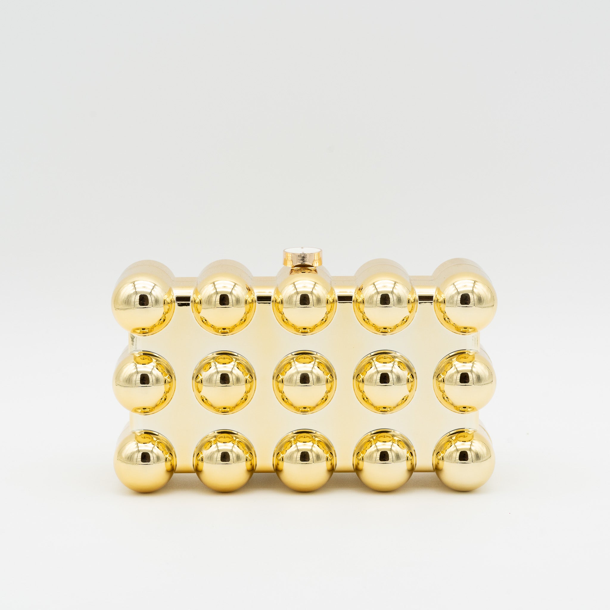 Bolso de fiesta con esferas decorativas, efecto nácar oro y cierre magnético. Con cadena desmontable