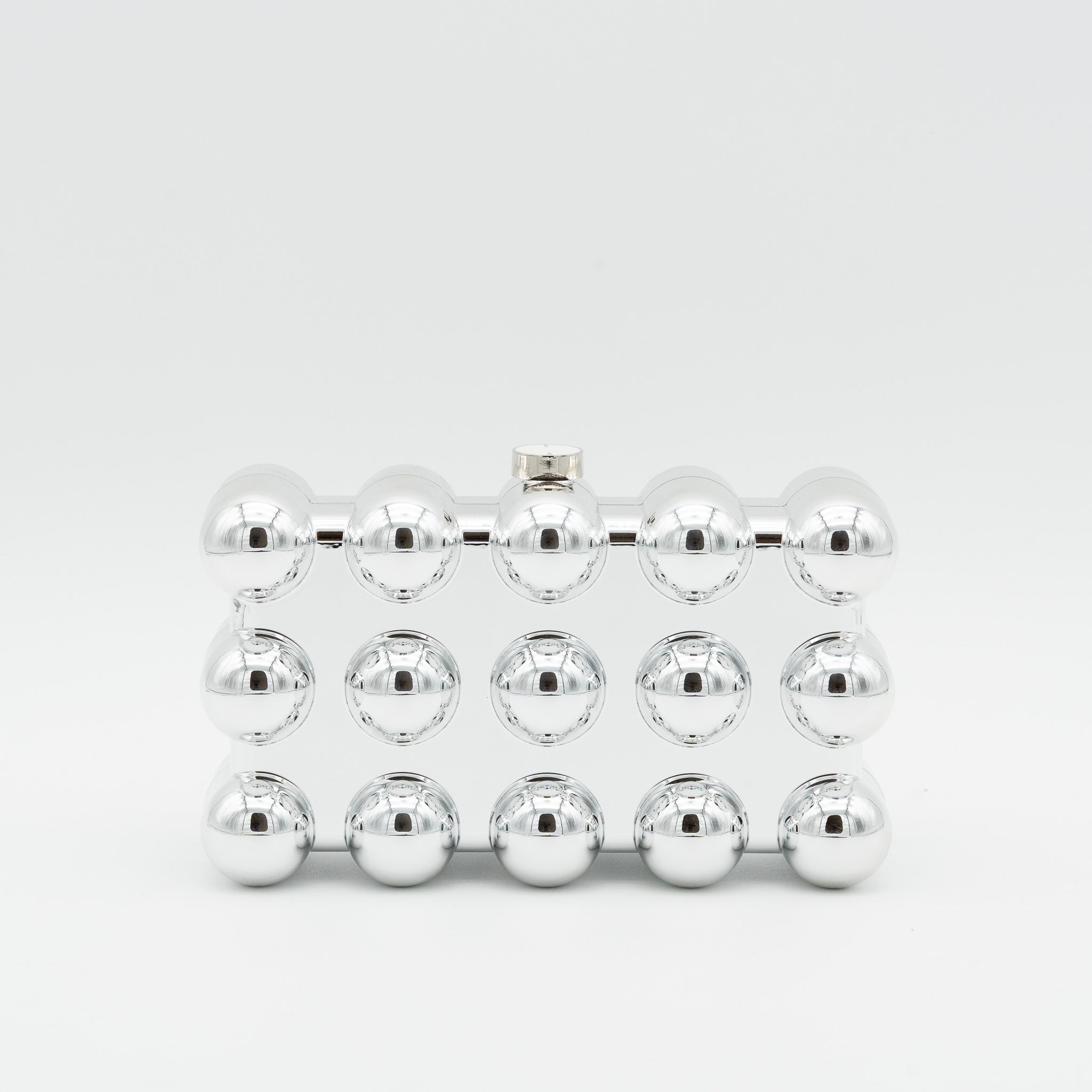 Bolso de fiesta con esferas decorativas, efecto nácar plata y cierre magnético y cadena desmontable