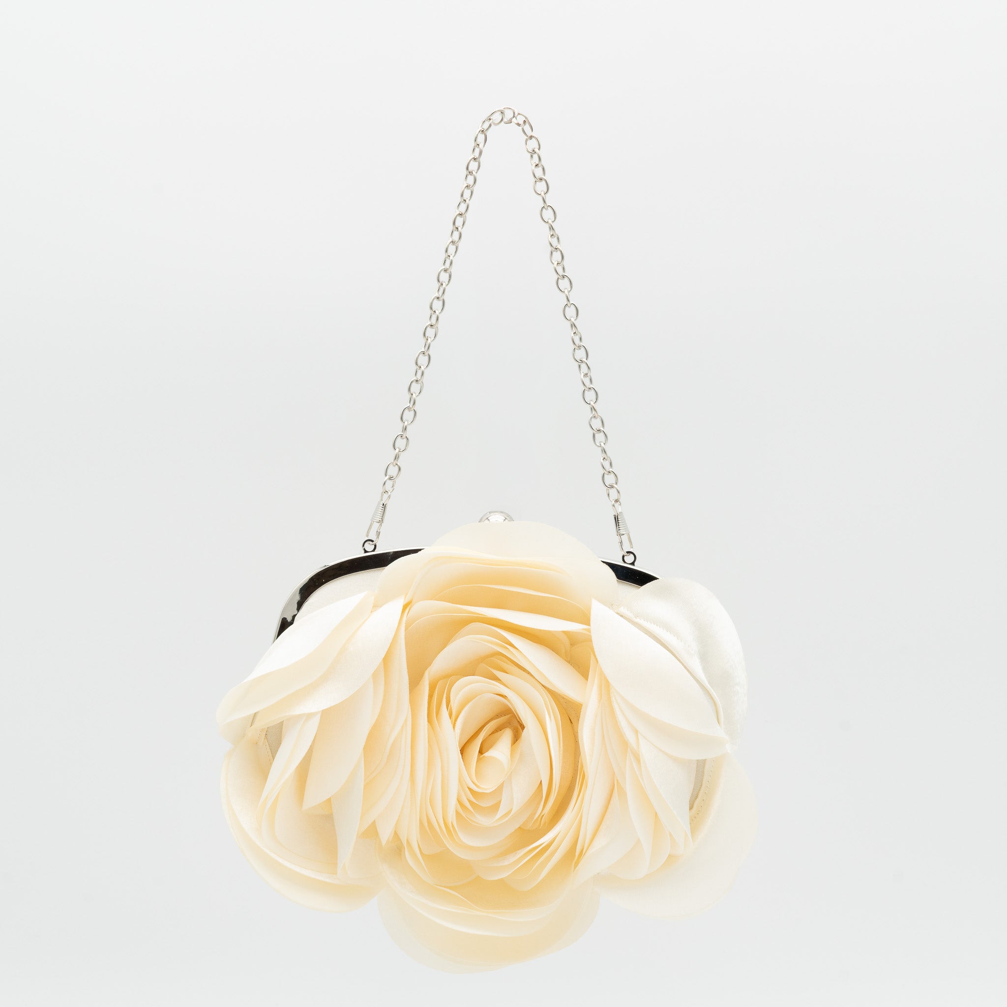 Bolso de fiesta con diseño floral en raso beige y cadena plateada