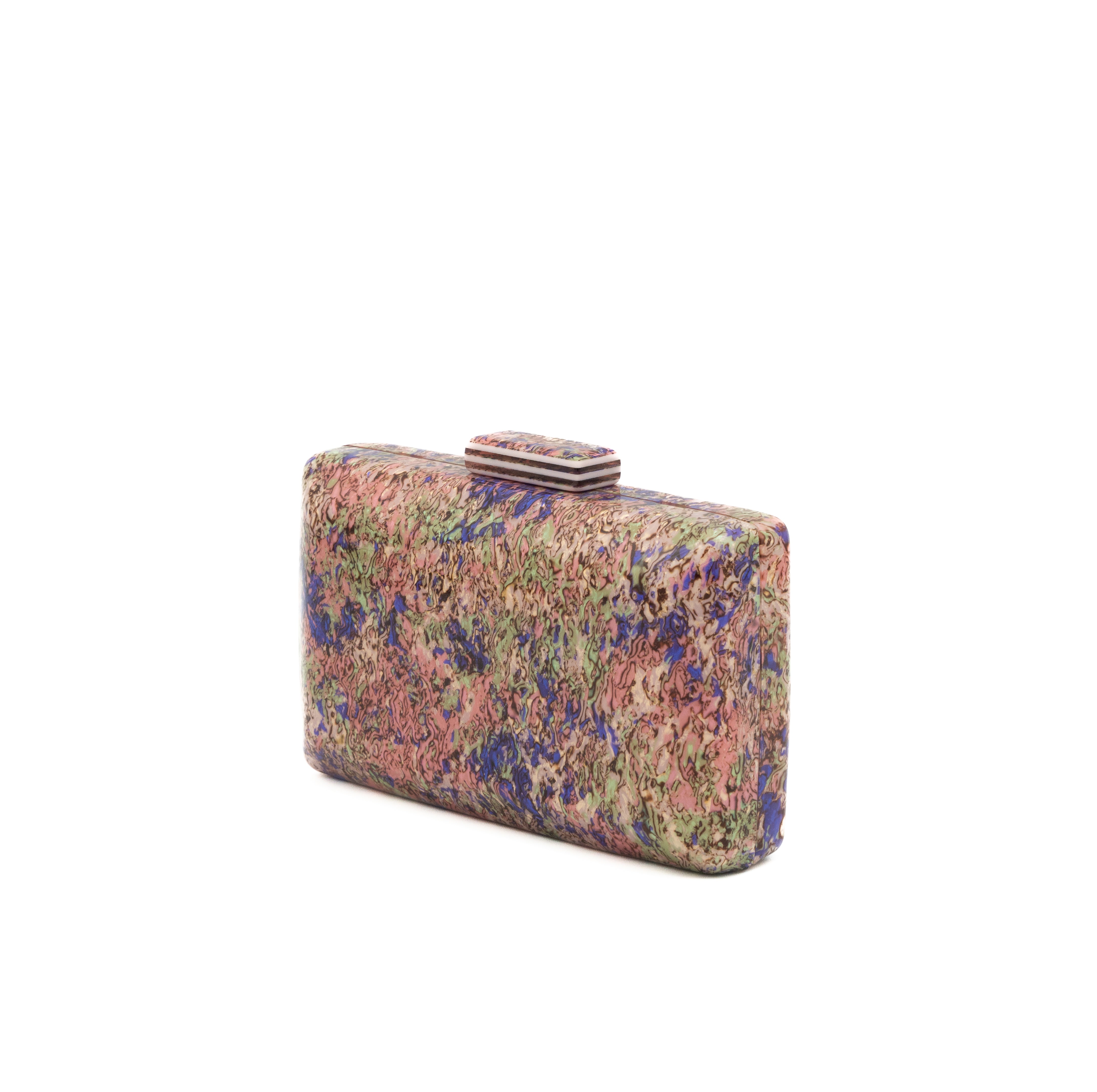 Bolso rígido de fiesta en nácar multicolor oro con diseño llamativo, cierre superior y cadena desmontable