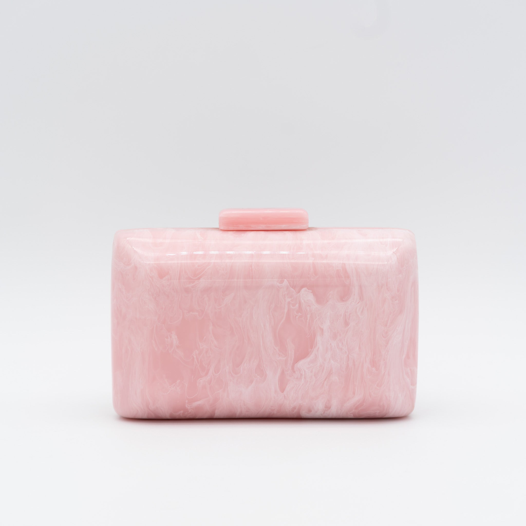 Bolso rígido de fiesta en nácar nude con diseño llamativo, cierre superior y cadena desmontable