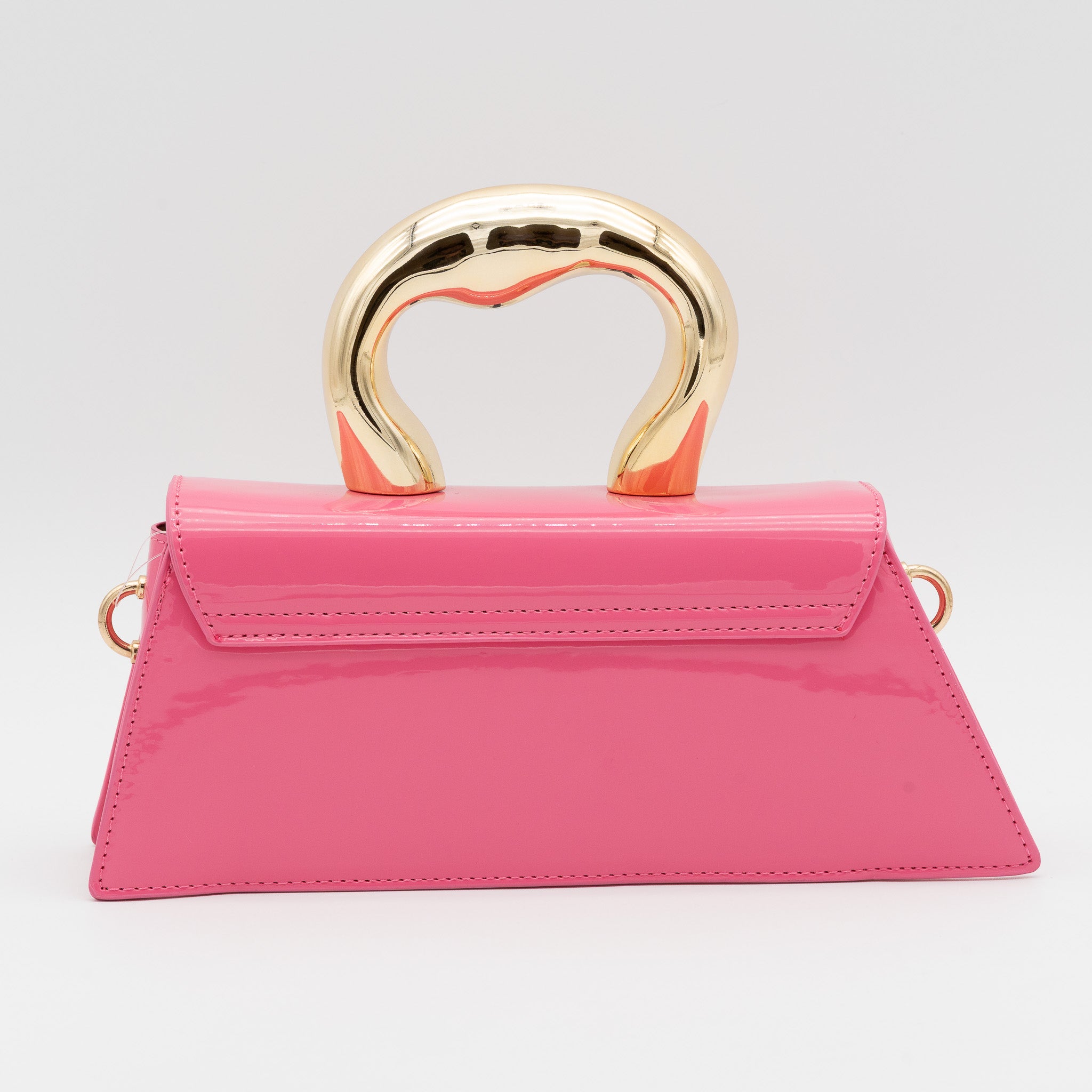 Bolso de fiesta de polipiel con efecto acharolado fucsia, asa de mano con acabado metálico y cierre imantado