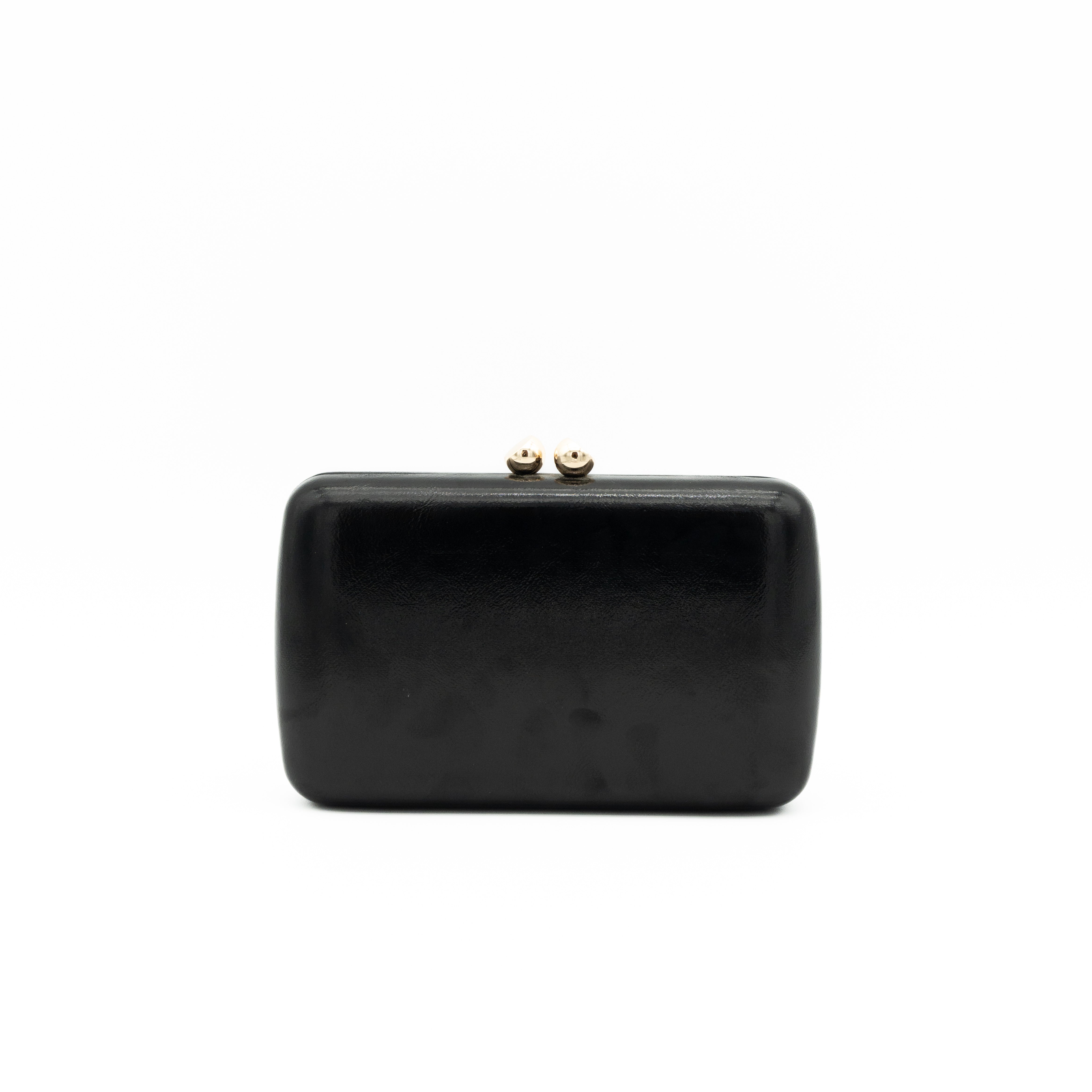 Bolso clutch de polipiel metalizada negro con cierre magnético superior con bolas y cadena desmontable