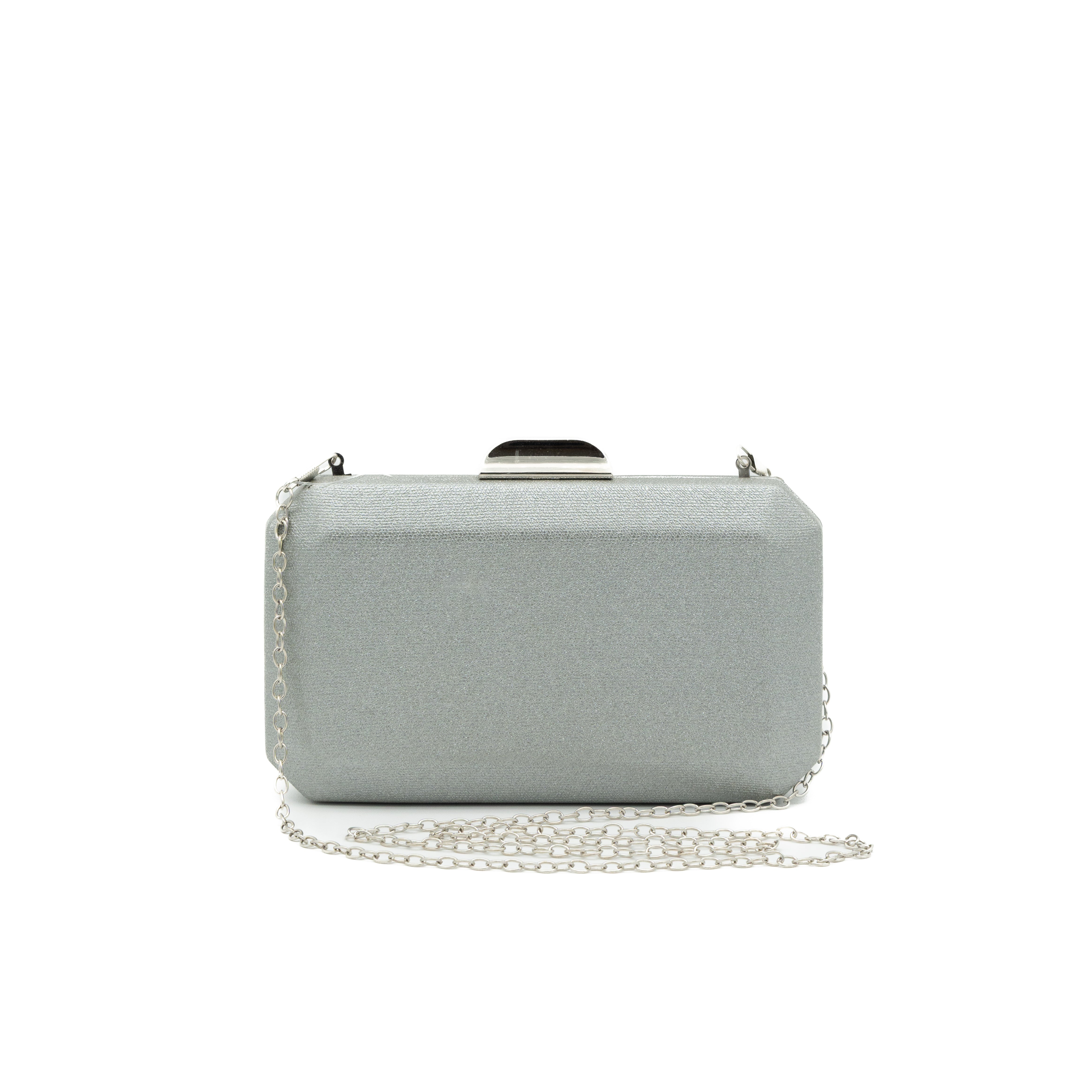 Bolso clutch de fiesta en polipiel gris metalizada con diseño geométrico y cadena metálica desmontable