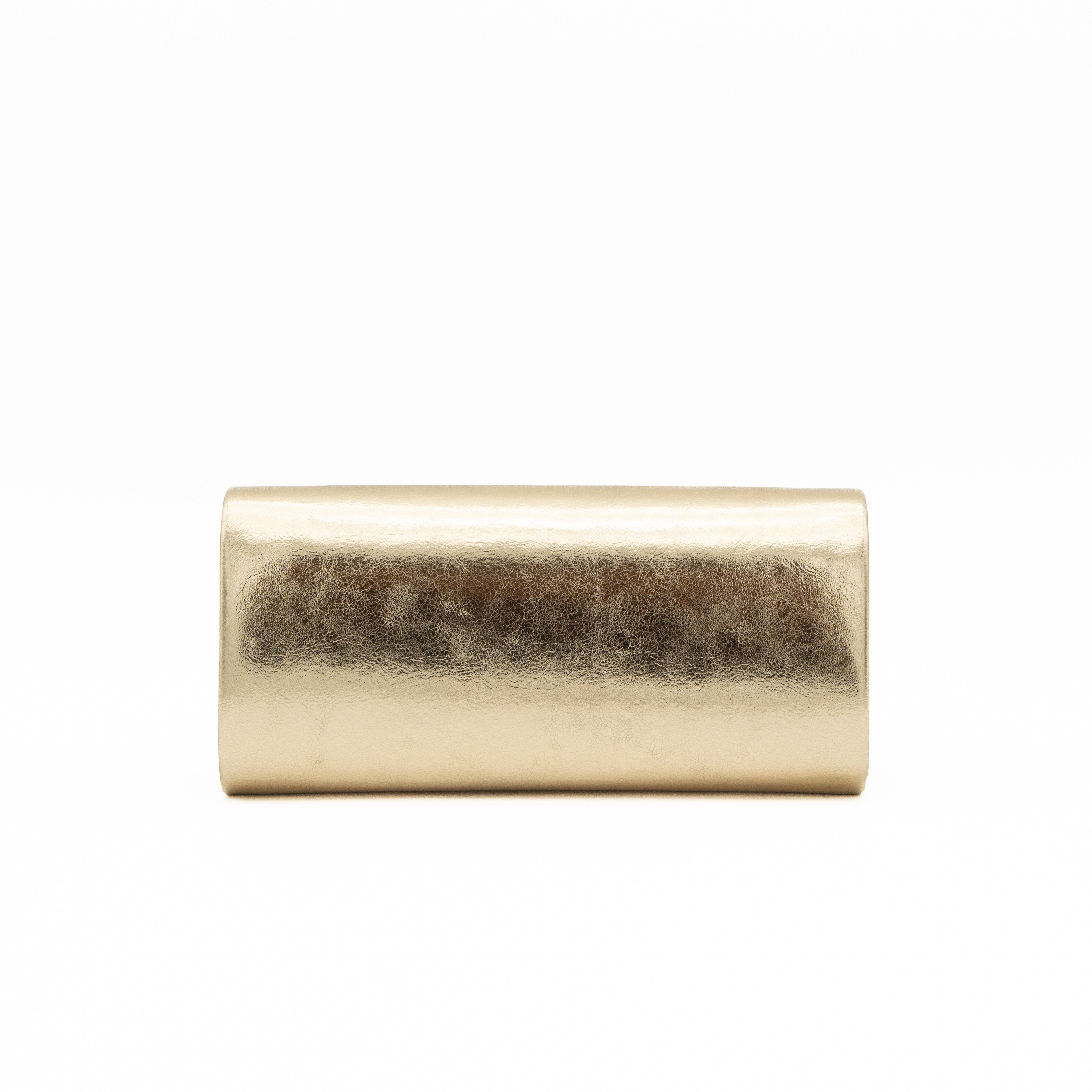 Bolso clutch de polipiel metalizado oro claro con solapa frontal y cadena metálica desmontable