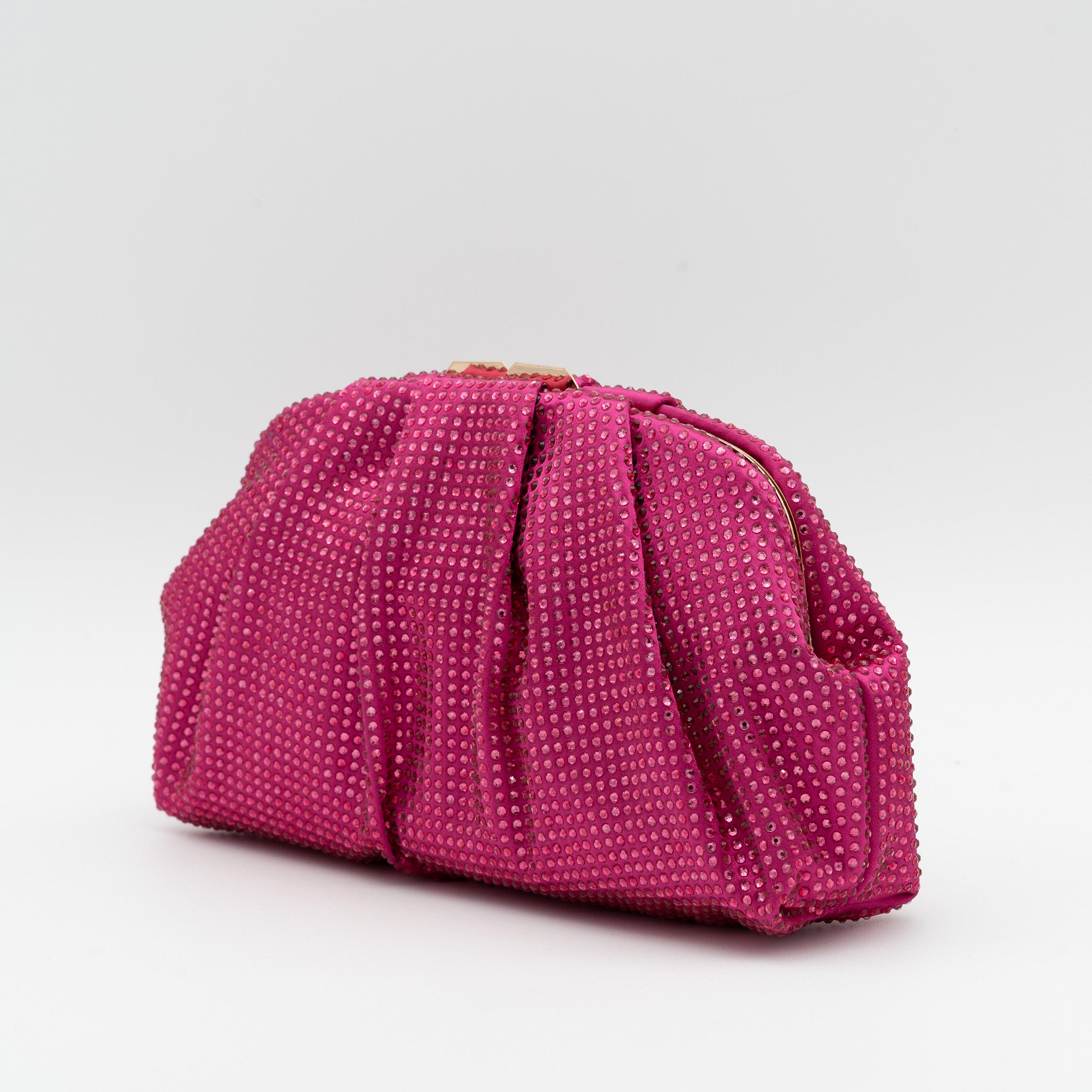 Bolso de fiesta raso fucsia con pedrería y fruncido