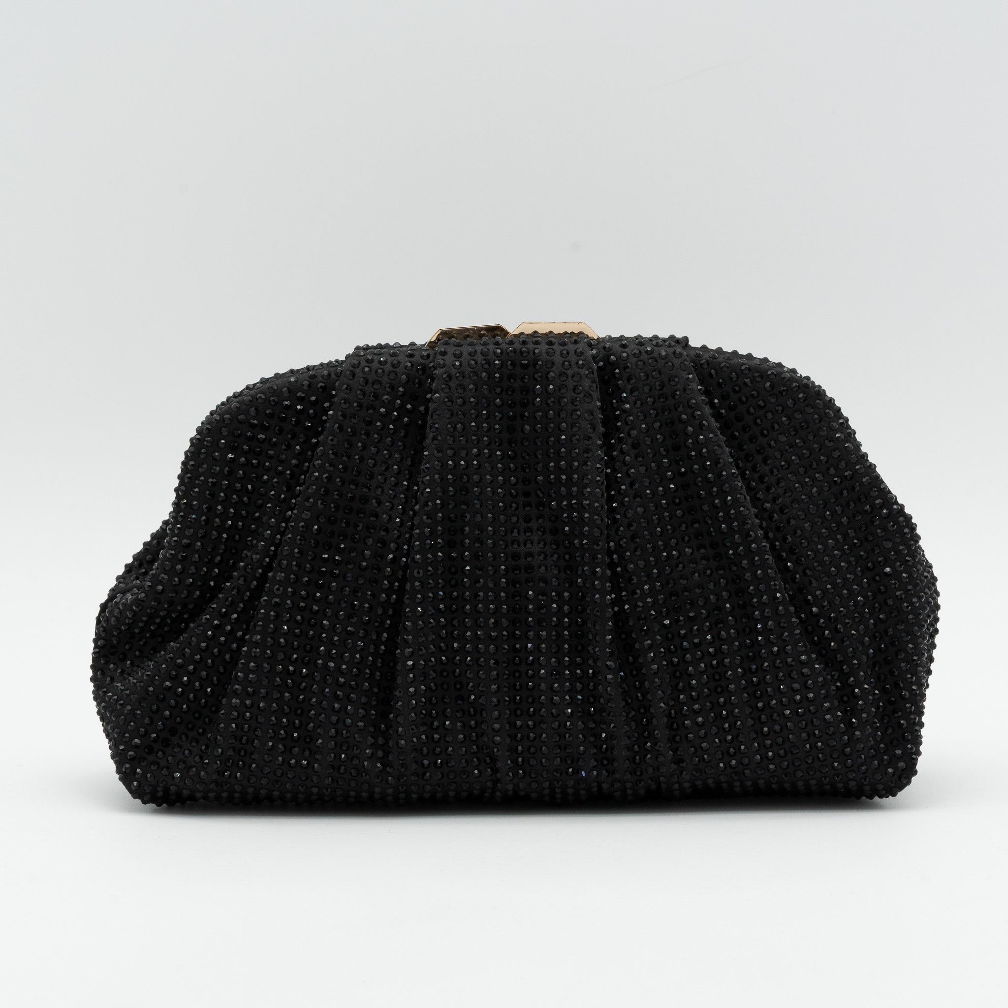 Bolso de fiesta de raso negro con pedrería y fruncido