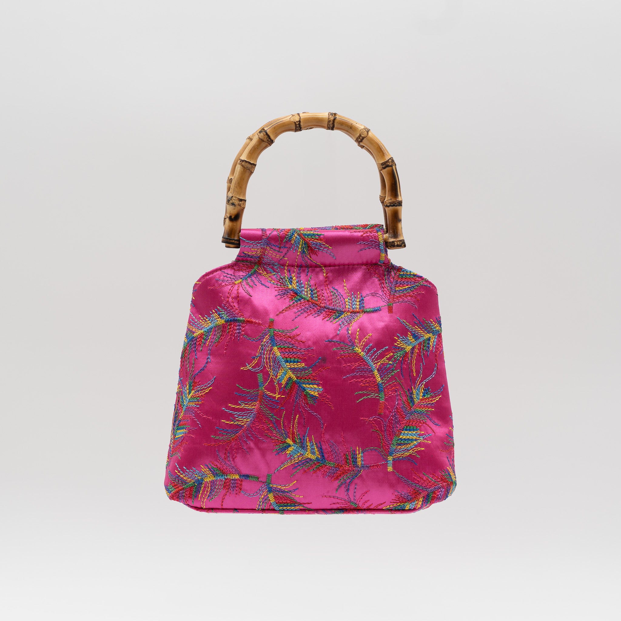 Bolso de fiesta en raso buganvilla con bordados laterales, asa de bambú, bolsillo interior con cremallera y cierre magnético