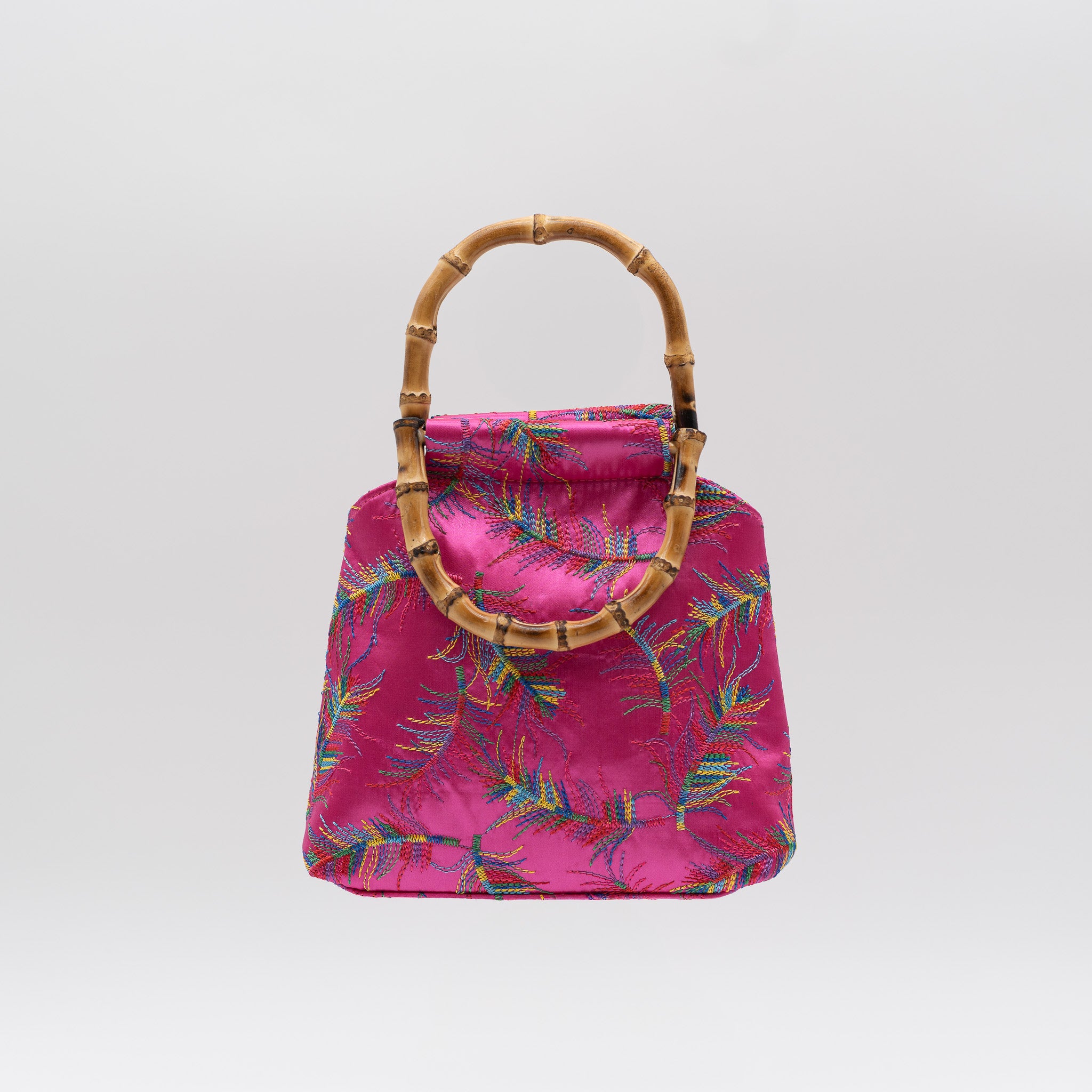 Bolso de fiesta en raso buganvilla con bordados laterales, asa de bambú, bolsillo interior con cremallera y cierre magnético