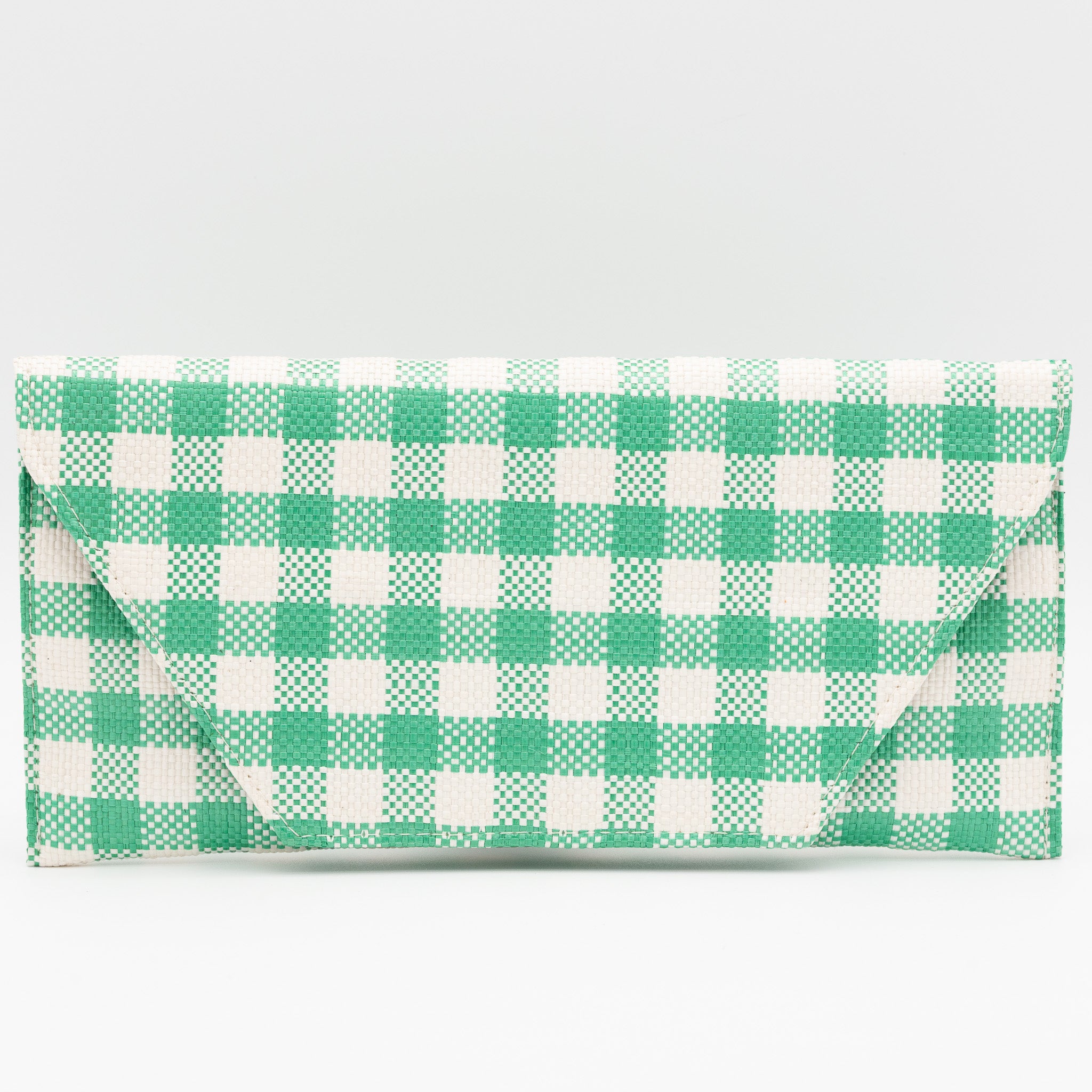 Bolso de fiesta tipo sobre con textura de rafia multicolor verde con cierre magnético y cadena desmontable