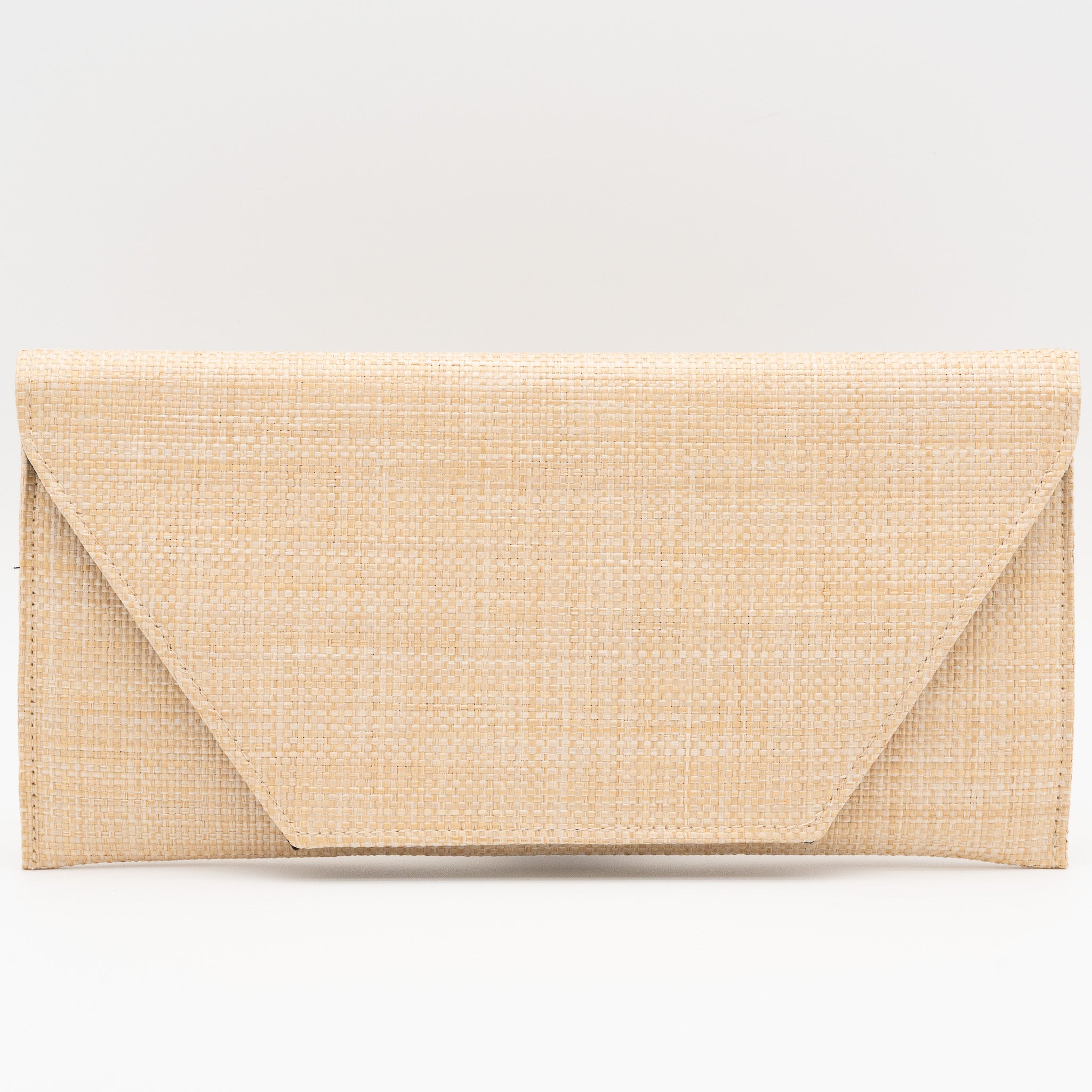 Bolso de fiesta tipo sobre con textura de rafia natural con cierre magnético y cadena desmontable