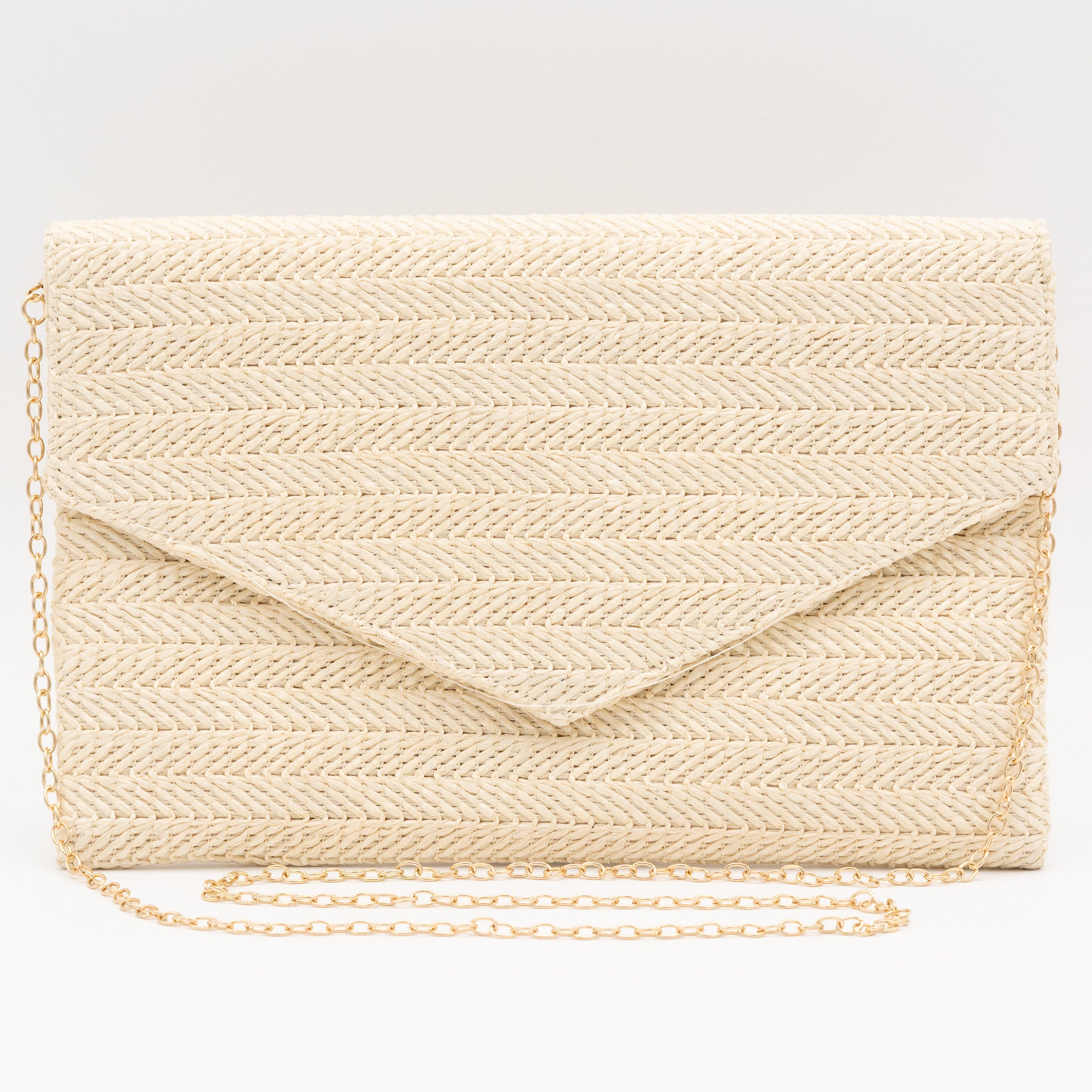 Bolso de fiesta con diseño de rafia trenzada en formato sobre blanco con cadena desmontable