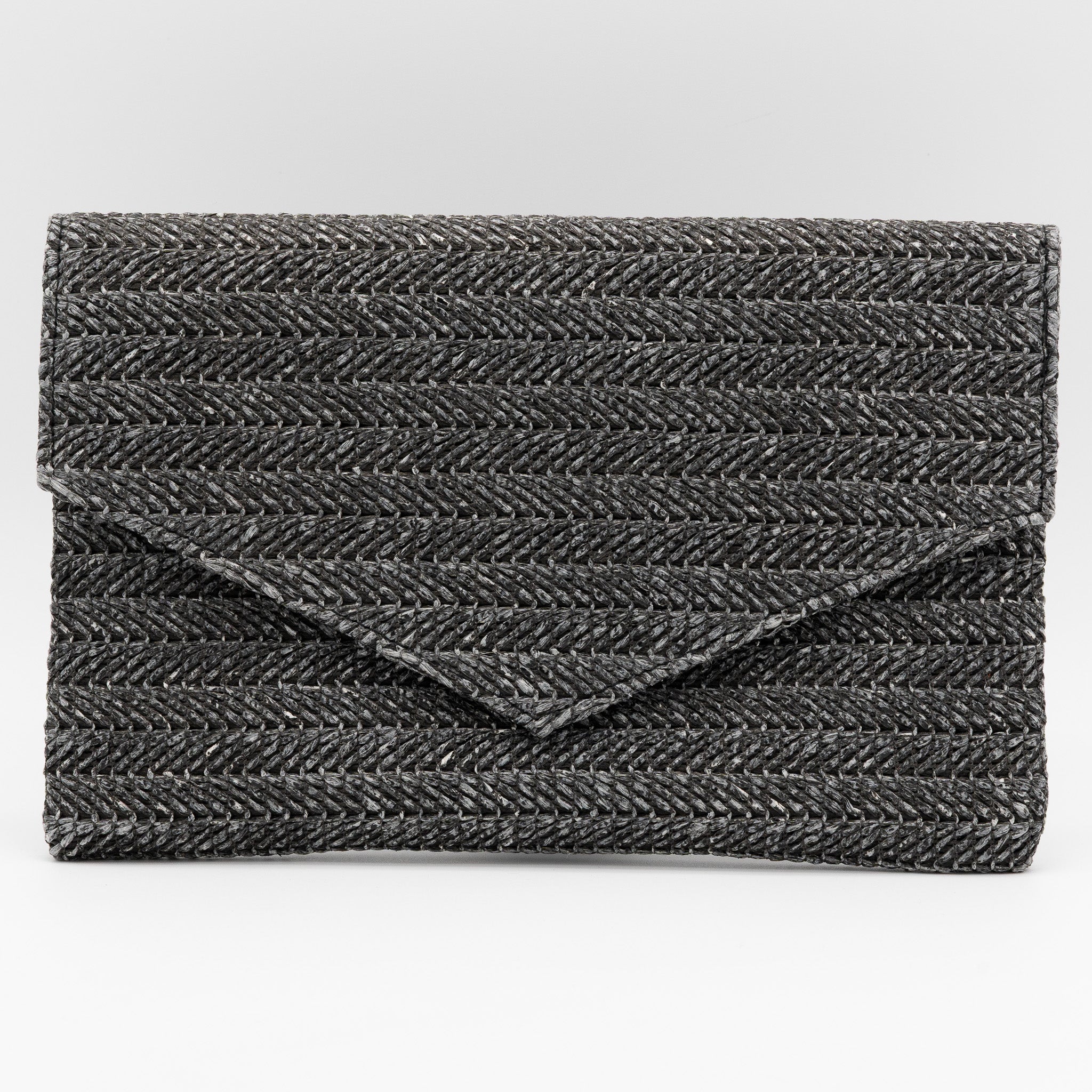 Bolso de fiesta con diseño de rafia trenzada en formato sobre negro con cadena desmontable