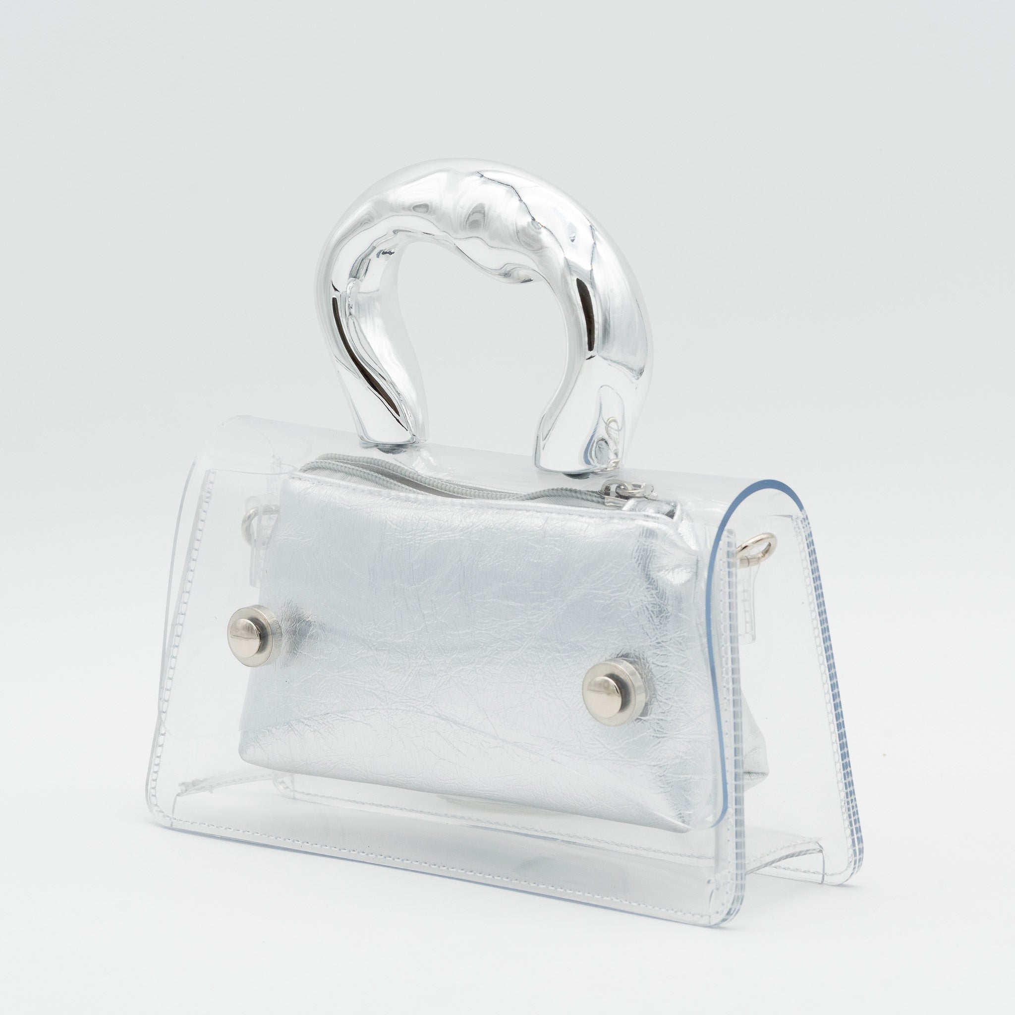 Bolso de fiesta transparente con asa efecto metálico e interior de polipiel plata con cremallera
