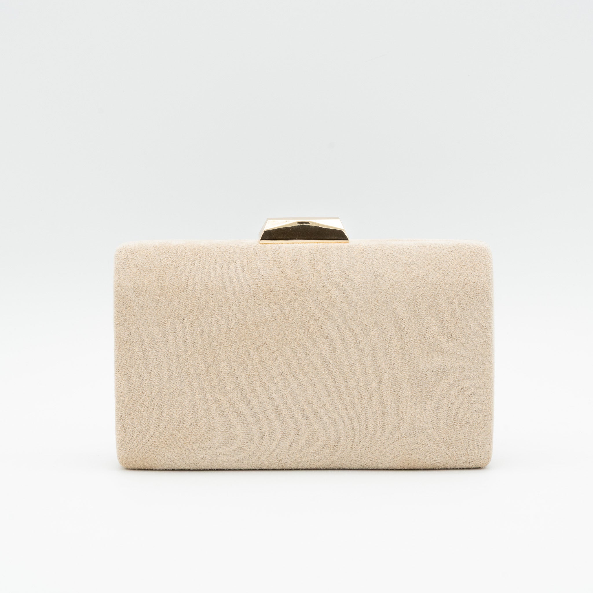 Clutch de fiesta en antelina con cierre metálico y cadena desmontable, perfecto para bodas y cócteles. Color beige