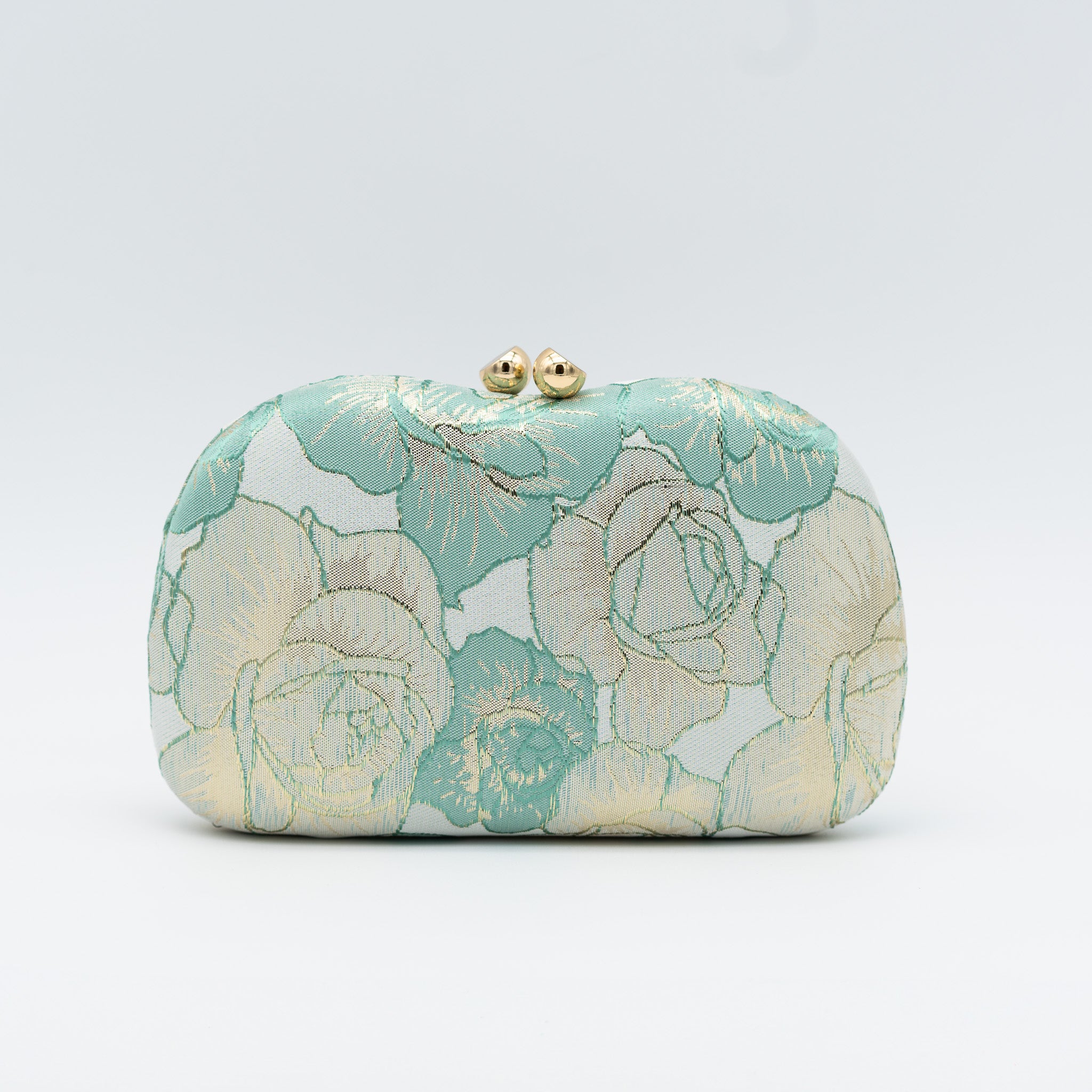 Clutch de fiesta con bordado de rosas, cierre de bolitas y cadena desmontable. Color verde claro