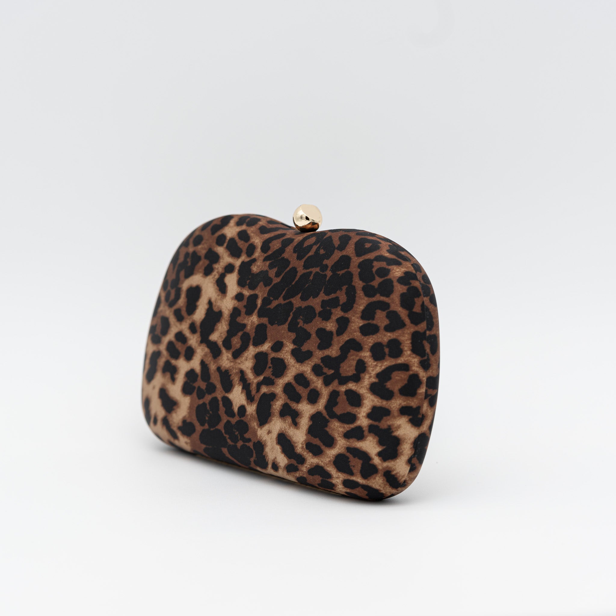 Bolso clutch de fiesta con estampado de leopardo, cierre dorado de bolitas y cadena extraible