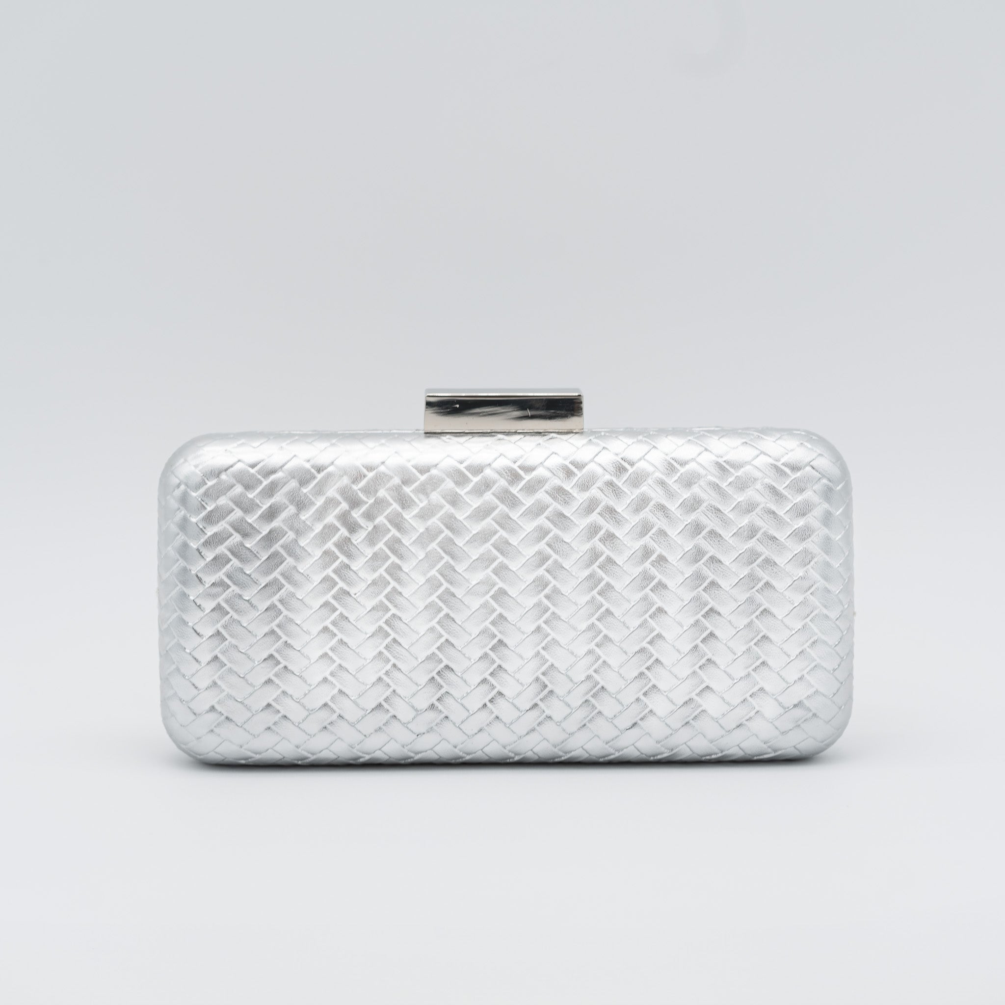 Clutch de fiesta rectangular con efecto trenzado metalizado plata, cierre tipo barra y cadena desmontable