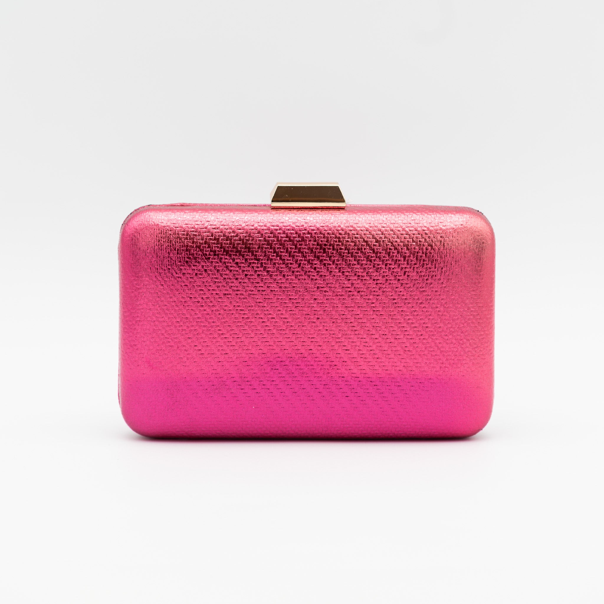 Clutch de fiesta en polipiel buganvilla con acabado metalizado, cierre superior y cadena desmontable, ideal para bodas y cócteles