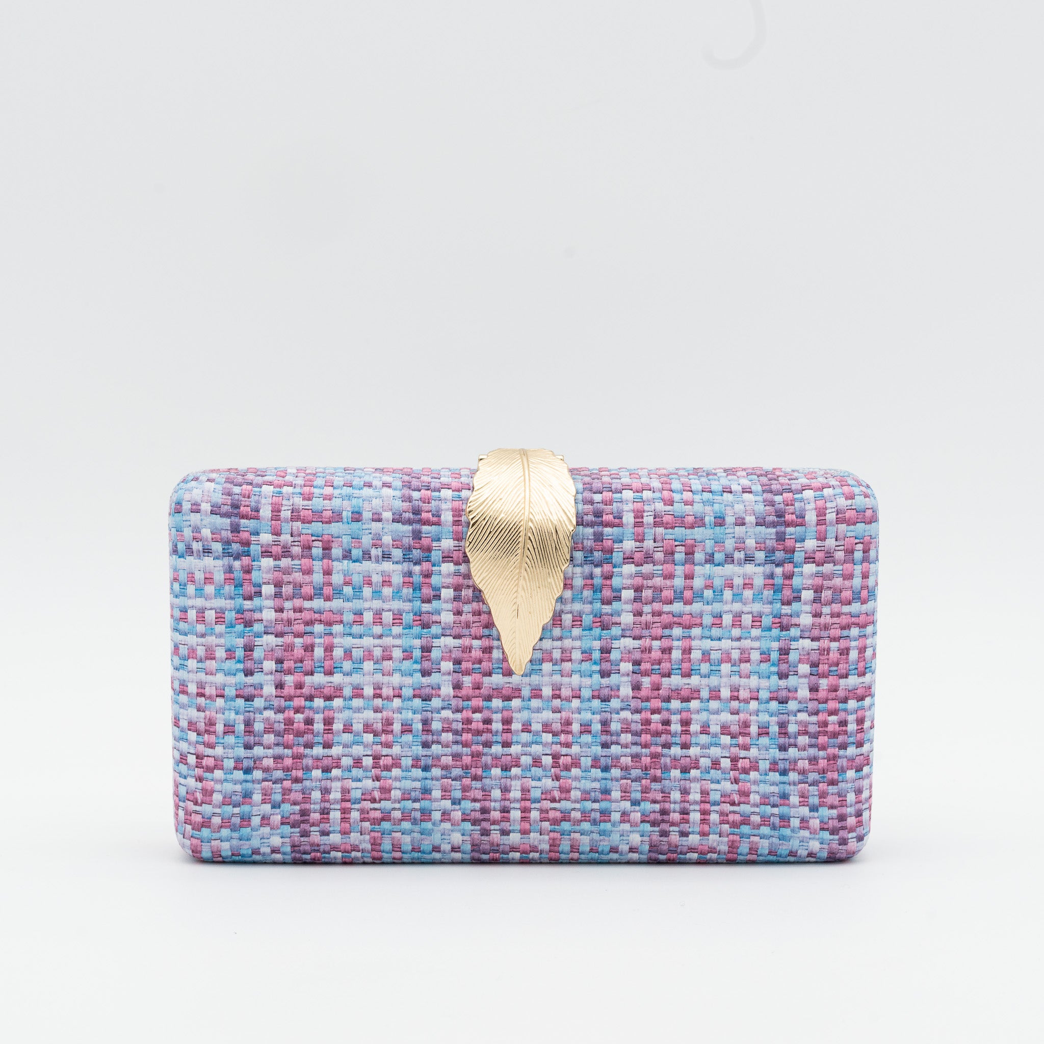 Clutch de fiesta en polipiel multicolor morado con cierre de hoja metálica y cadena desmontable, ideal para bodas y cócteles