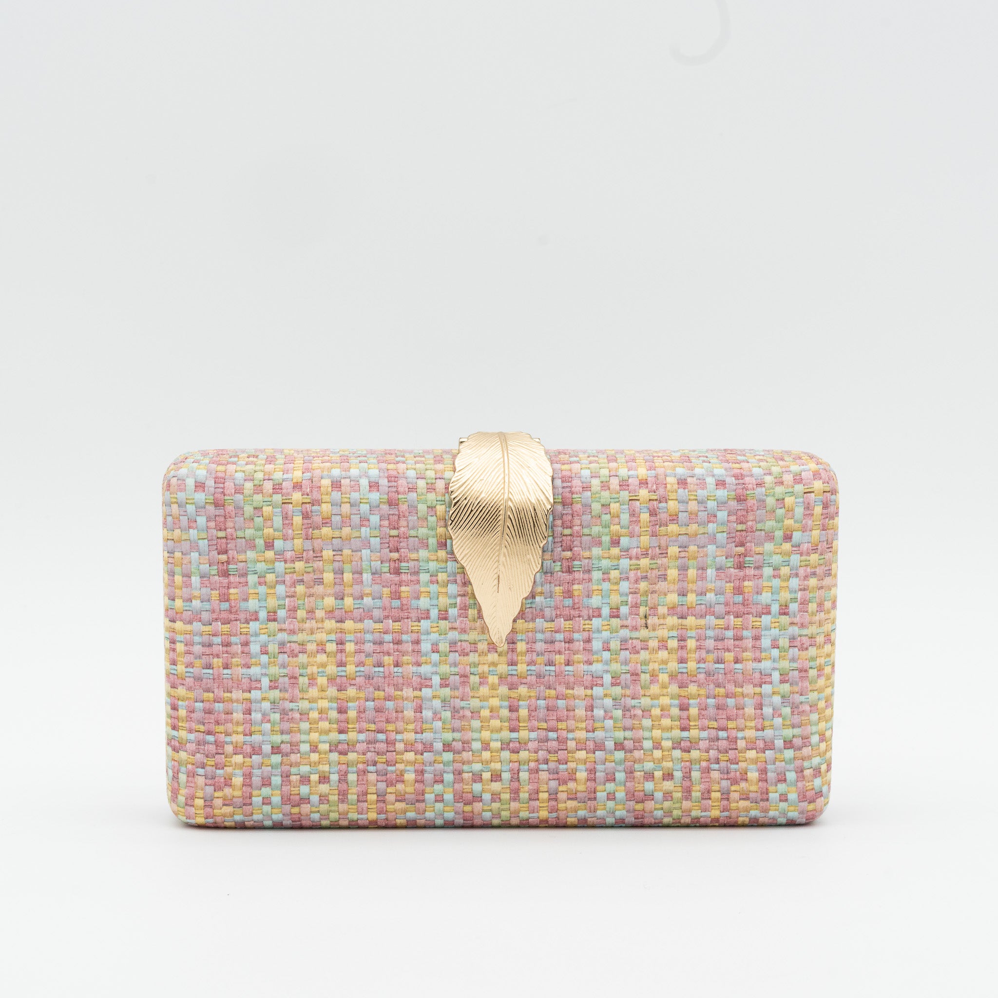 Clutch de fiesta en polipiel multicolor rosa con cierre de hoja metálica y cadena desmontable, ideal para bodas y cócteles