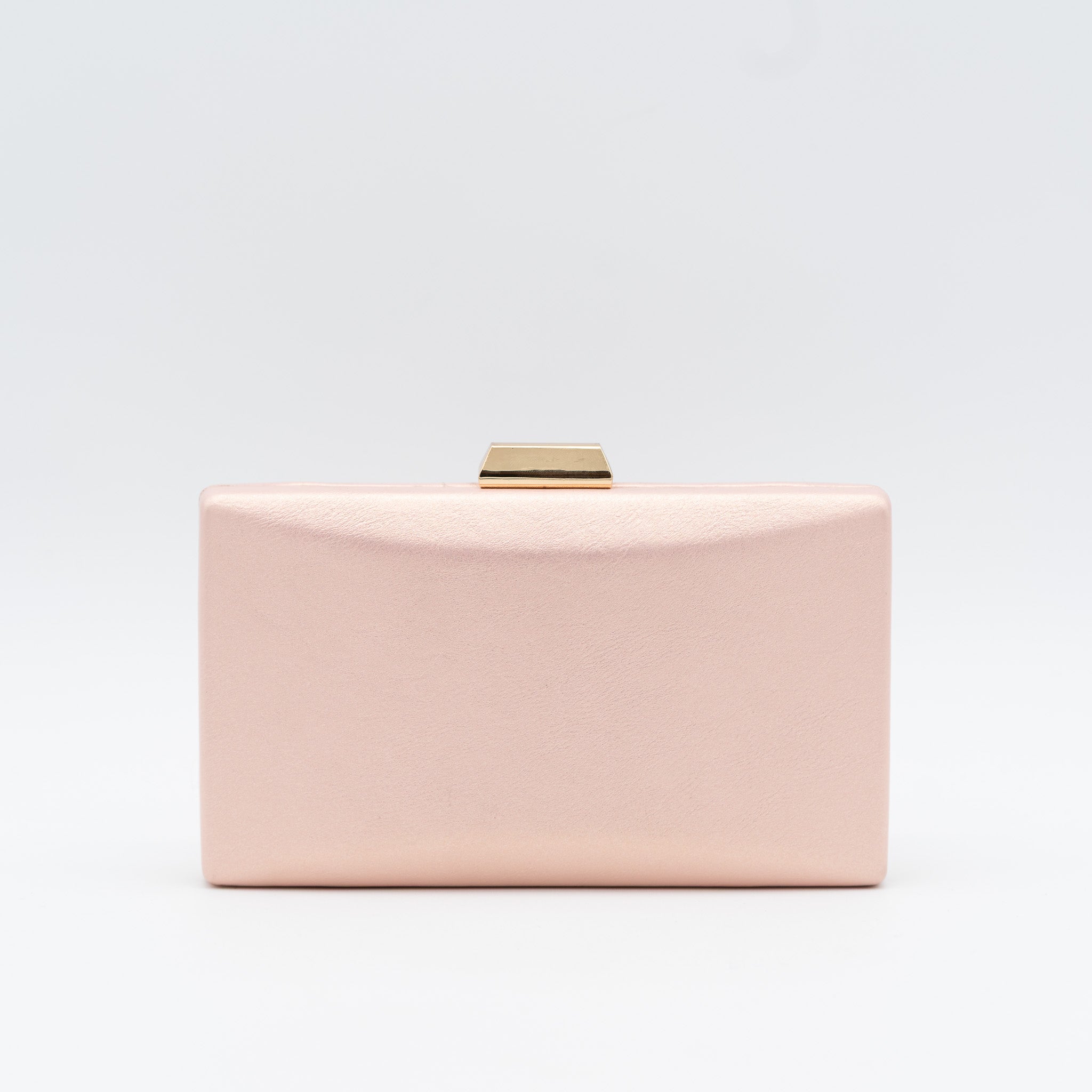 Clutch de fiesta en polipiel rosa con cierre metálico y cadena desmontable, ideal para bodas y cócteles