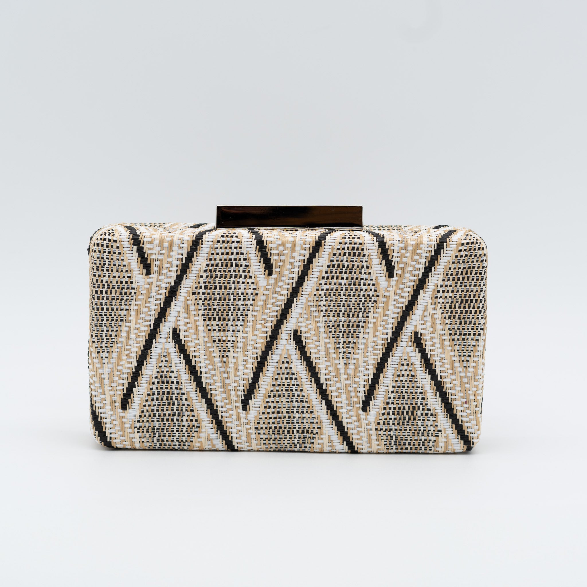 Bolso clutch de fiesta rectangular en rafia beige con diseño trenzado y cierre metálico