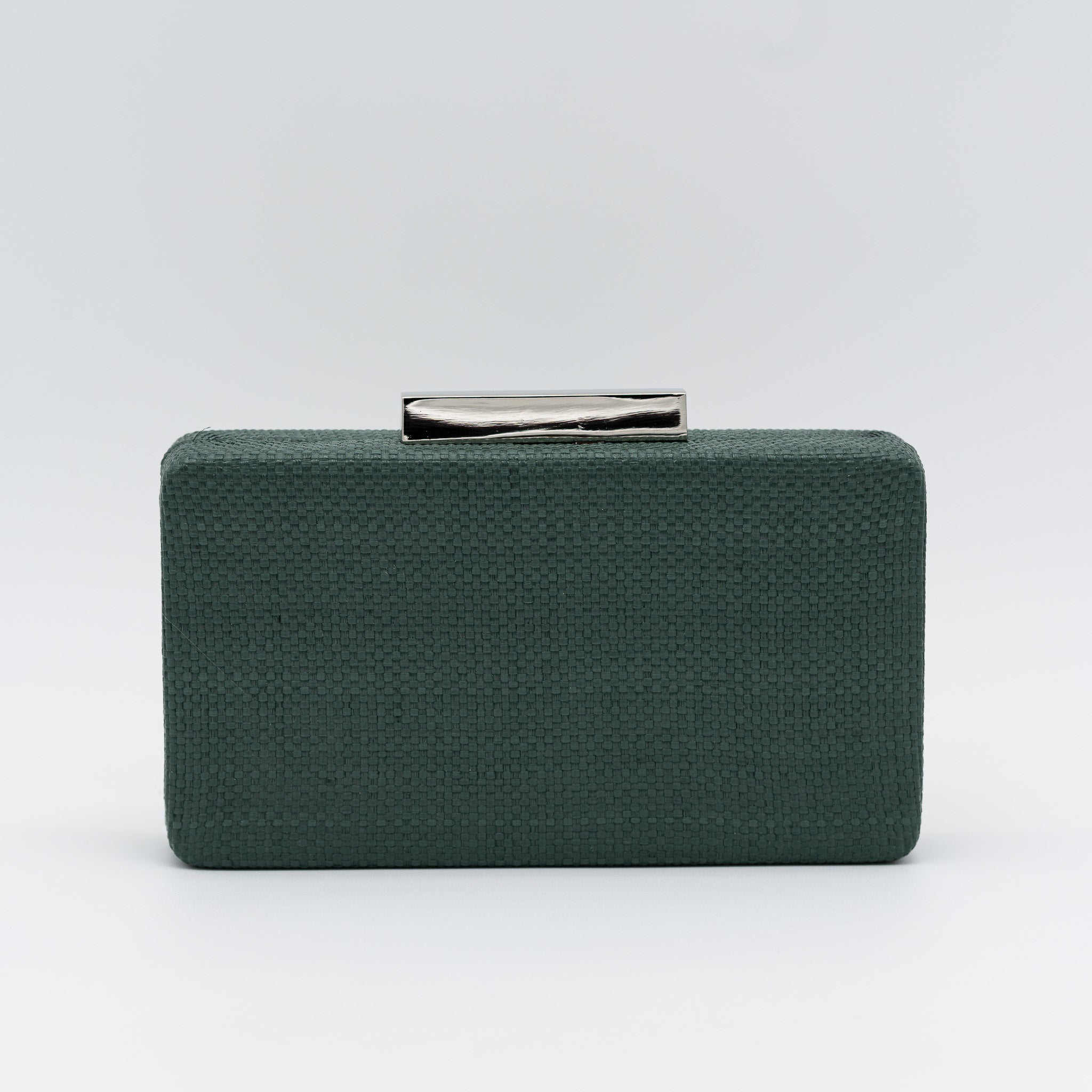 Bolso clutch de fiesta rectangular con acabado en rafia y cierre metálico largo en color verde botella