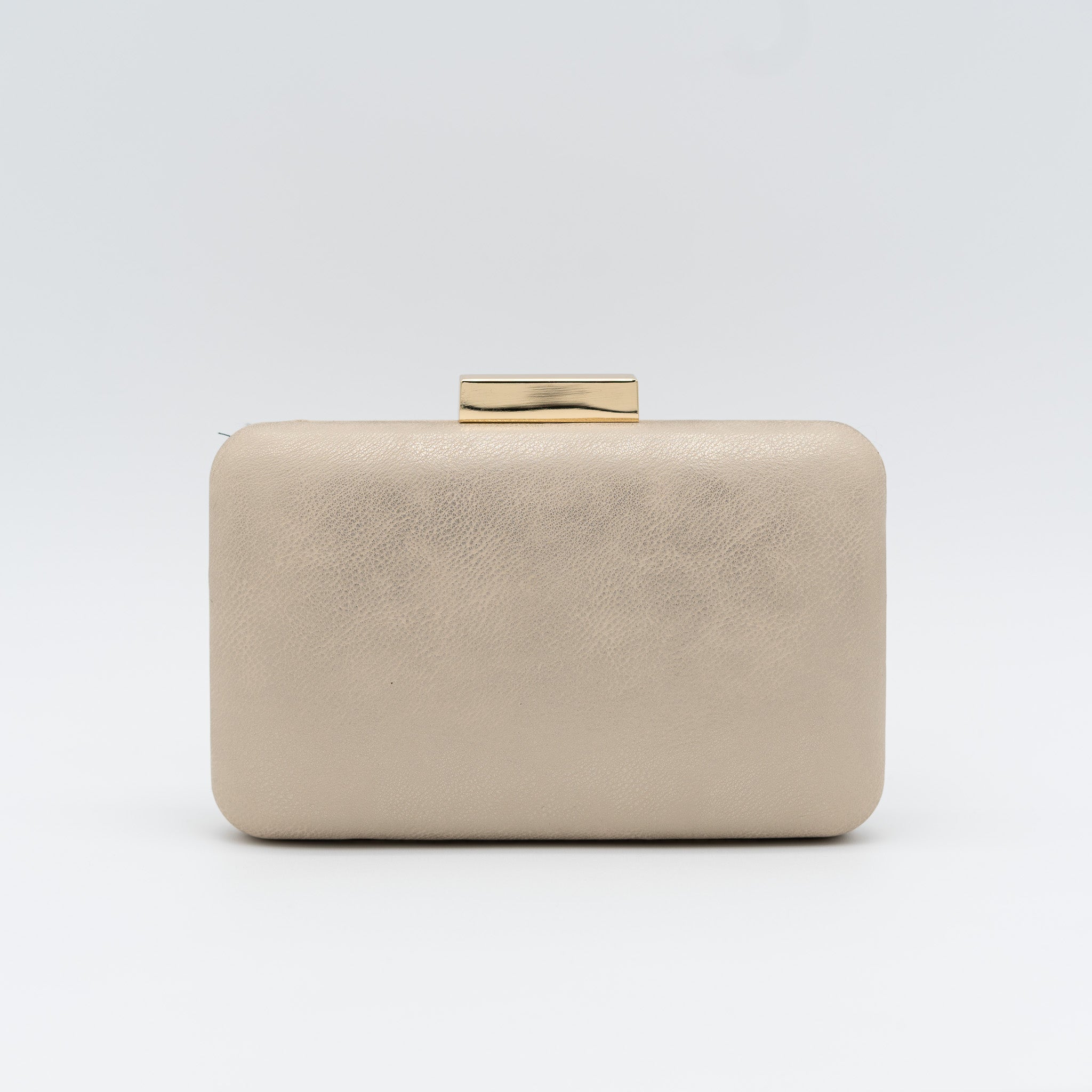 Bolso clutch de fiesta rectangular con acabado metalizado y cierre tipo barra en color oro