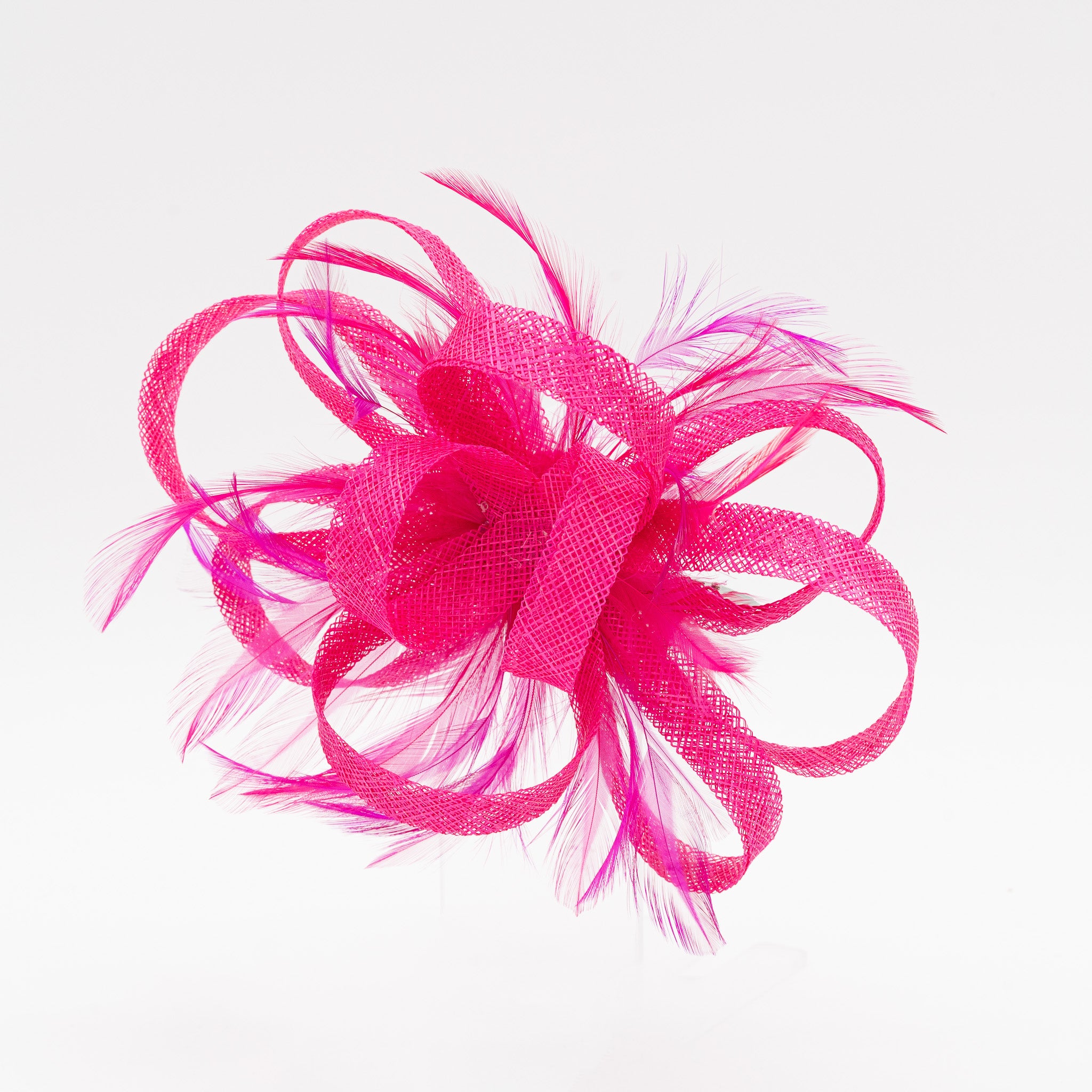 Tocado de fiesta fucsia mediano con plumas, lazo decorativo y cierre pinza, medidas 20 x 12 cm