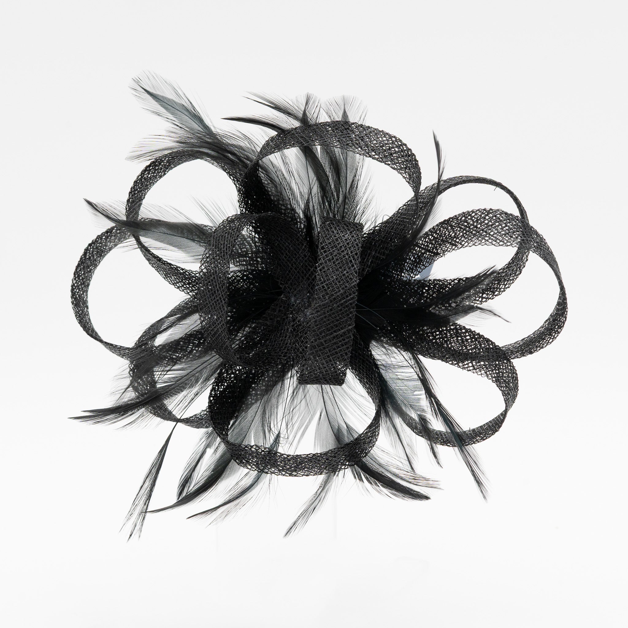 Tocado de fiesta negro mediano con plumas, lazo decorativo y cierre pinza, medidas 20 x 12 cm