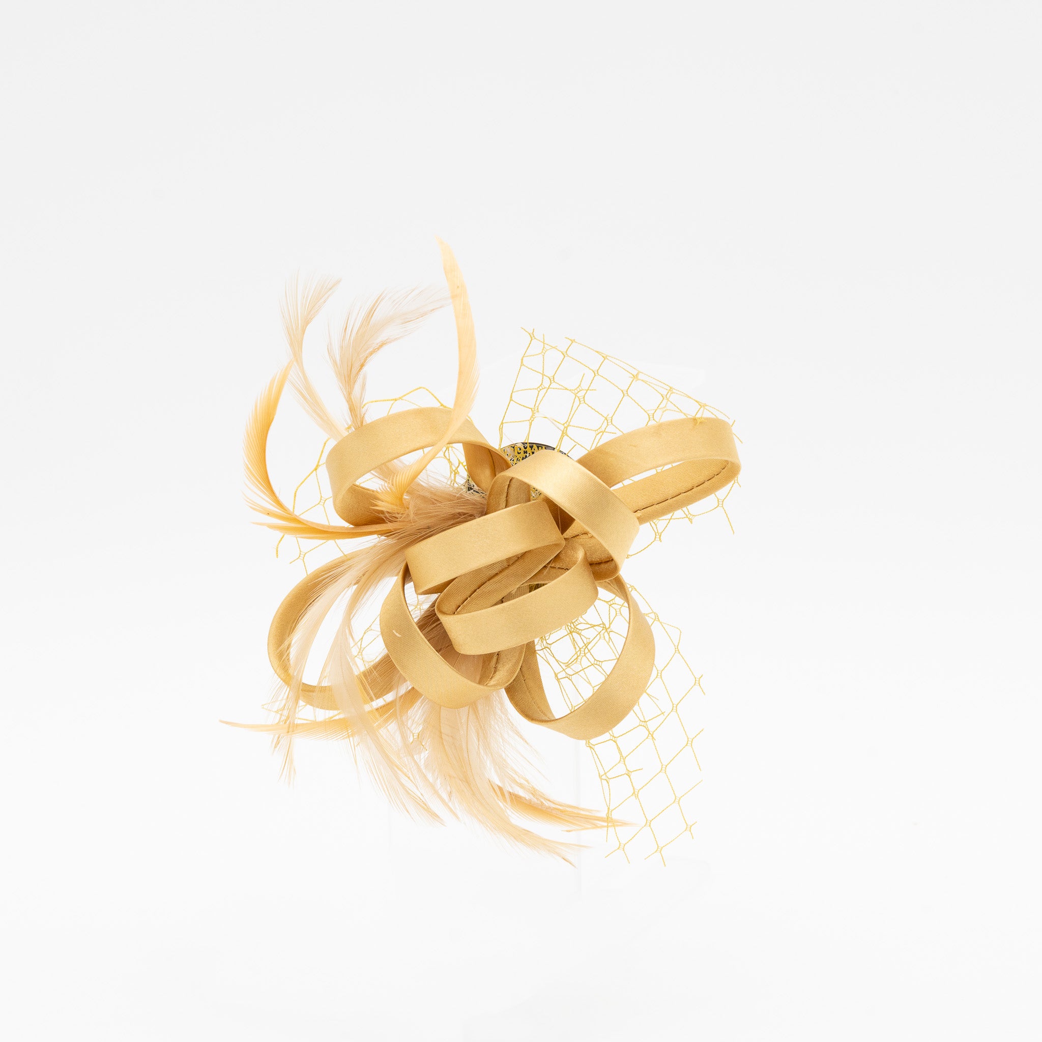 Tocado de fiesta oro pequeño con plumas, lazo decorativo y redecilla, ideal para eventos y bodas