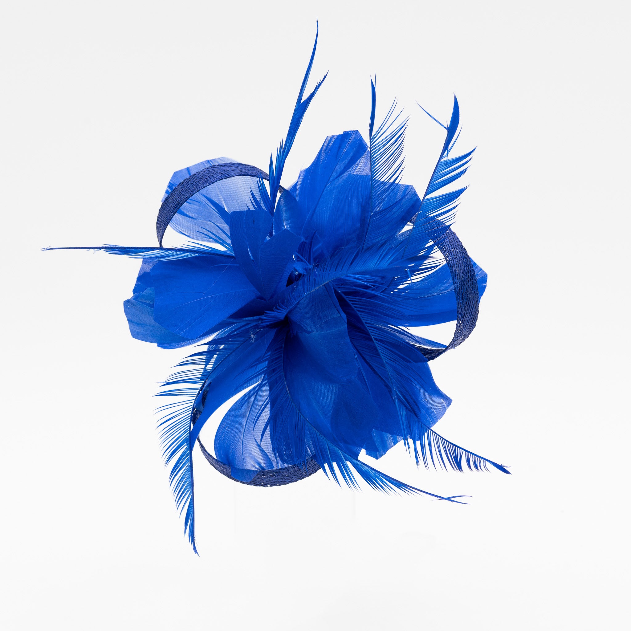 Tocado pequeño azulón adornado con plumas elegantes, ideal para eventos especiales