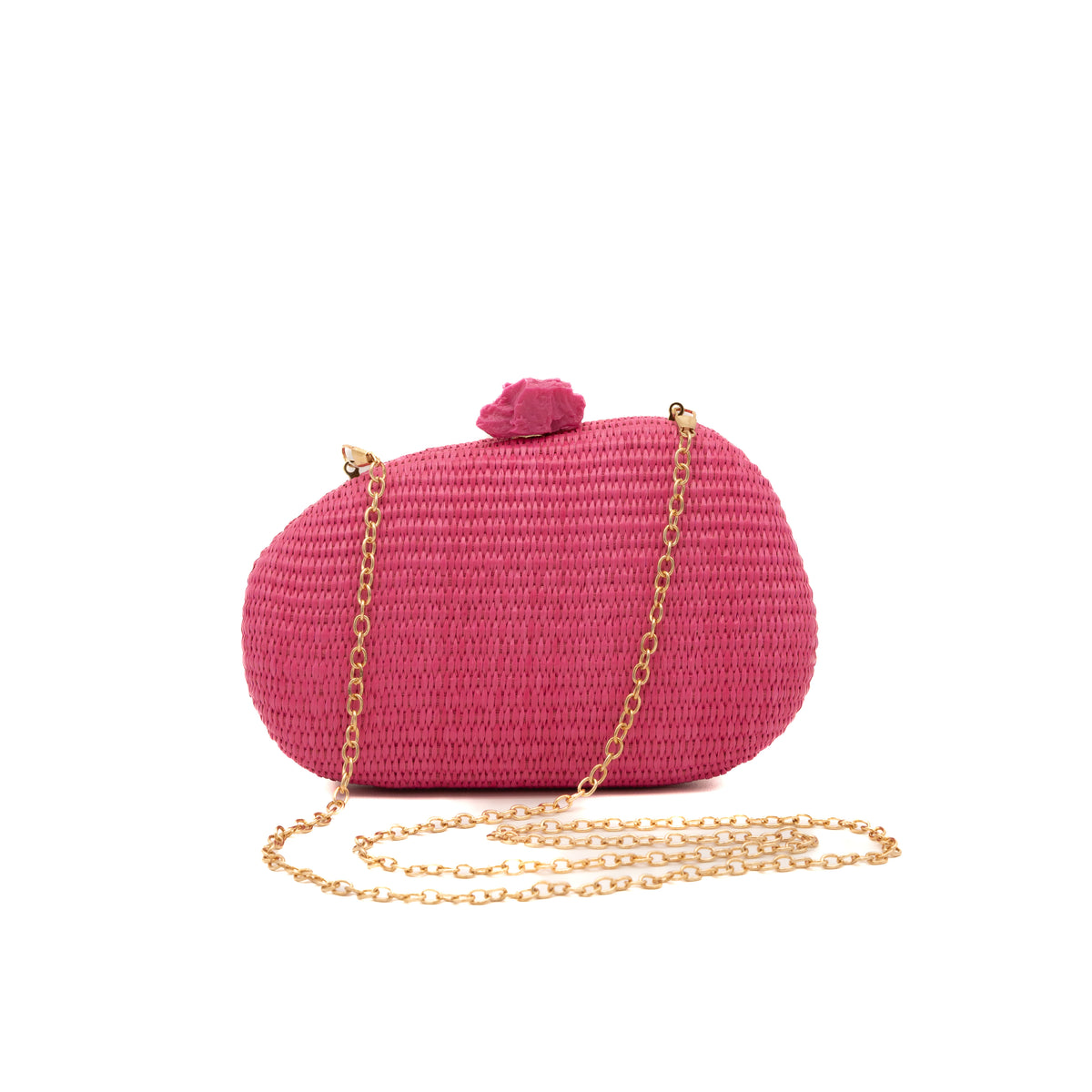 Bolso clutch rígido de rafia fucsia con silueta de piedra y cierre mineral