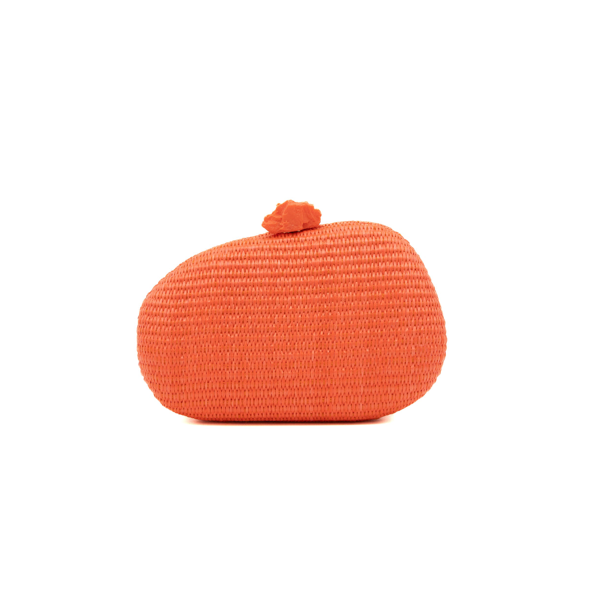 Bolso clutch rígido de rafia naranja con silueta de piedra y cierre mineral