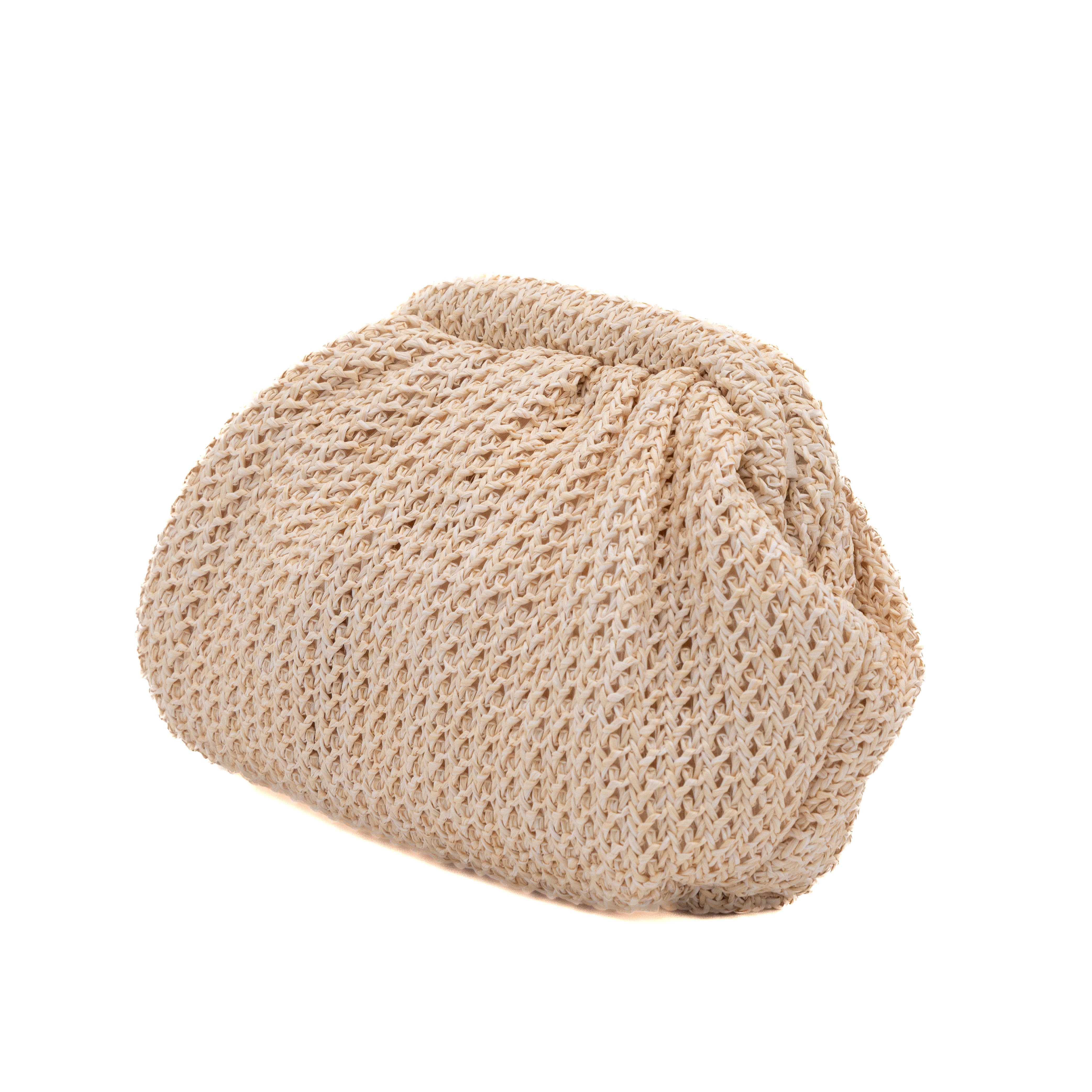 Bolso de mano de rafia beige con diseño fruncido