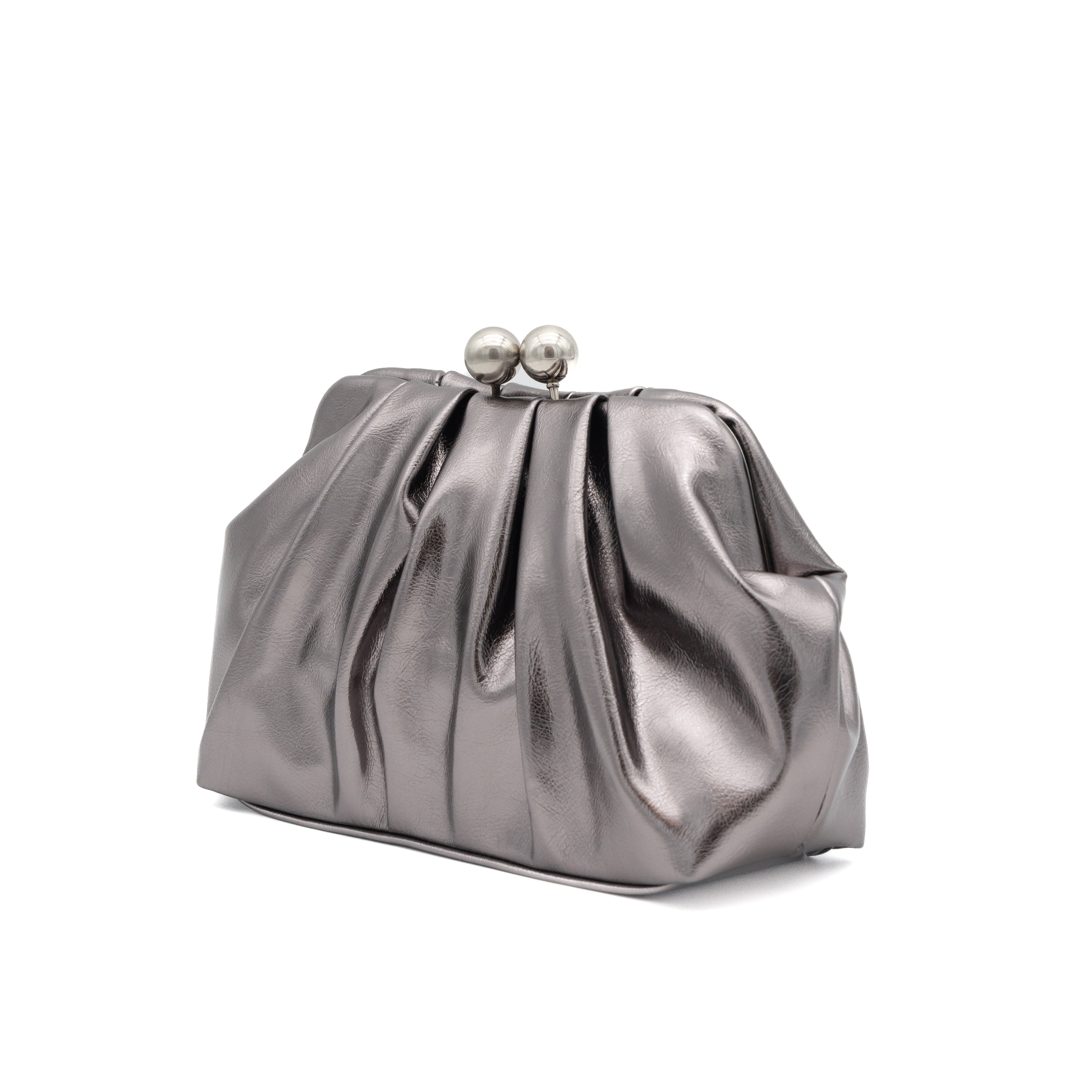 Bolso clutch de fiesta fruncido metalizado gris con cierre de bolas