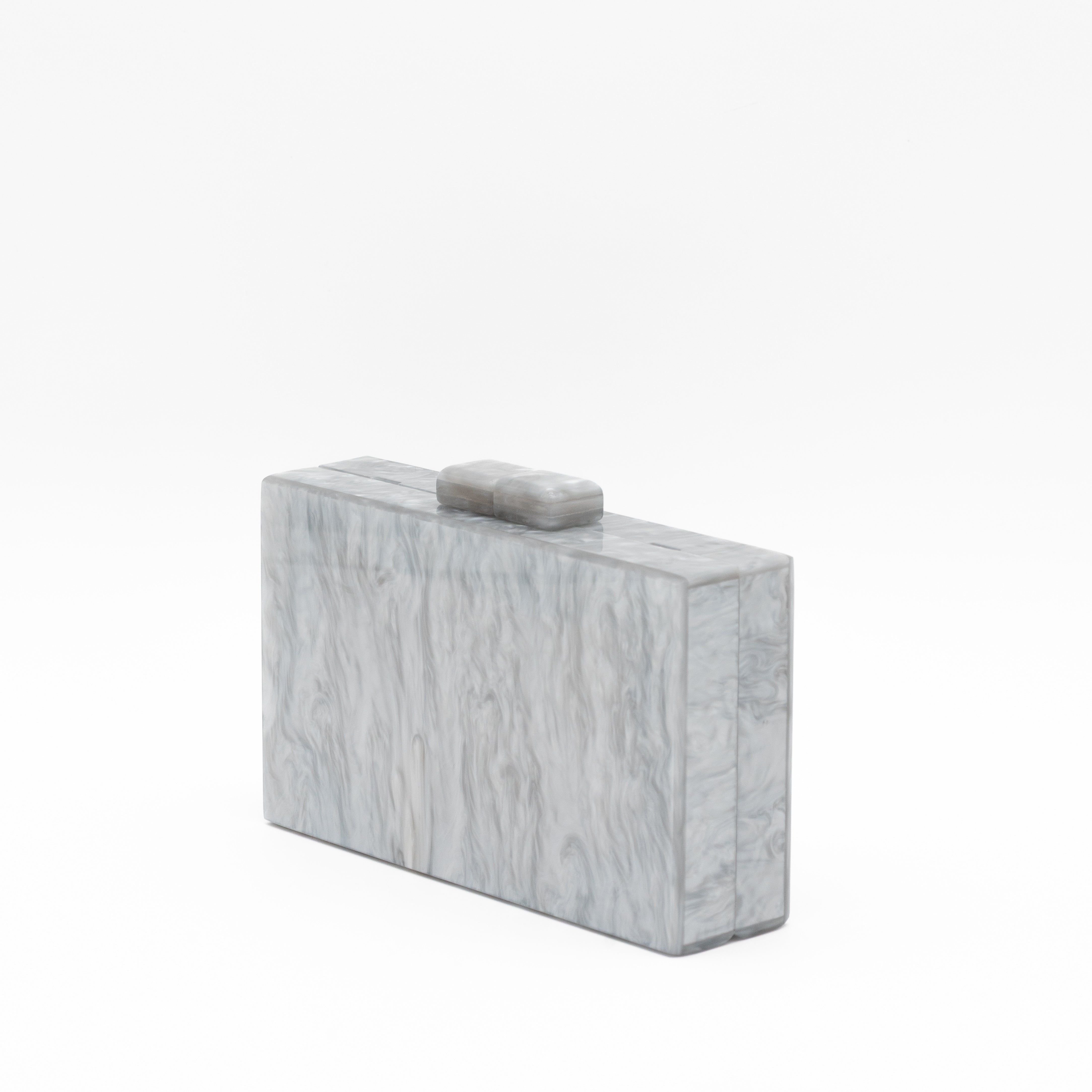 Bolso de fiesta con acabado efecto nácar plata y diseño rectangular elegante