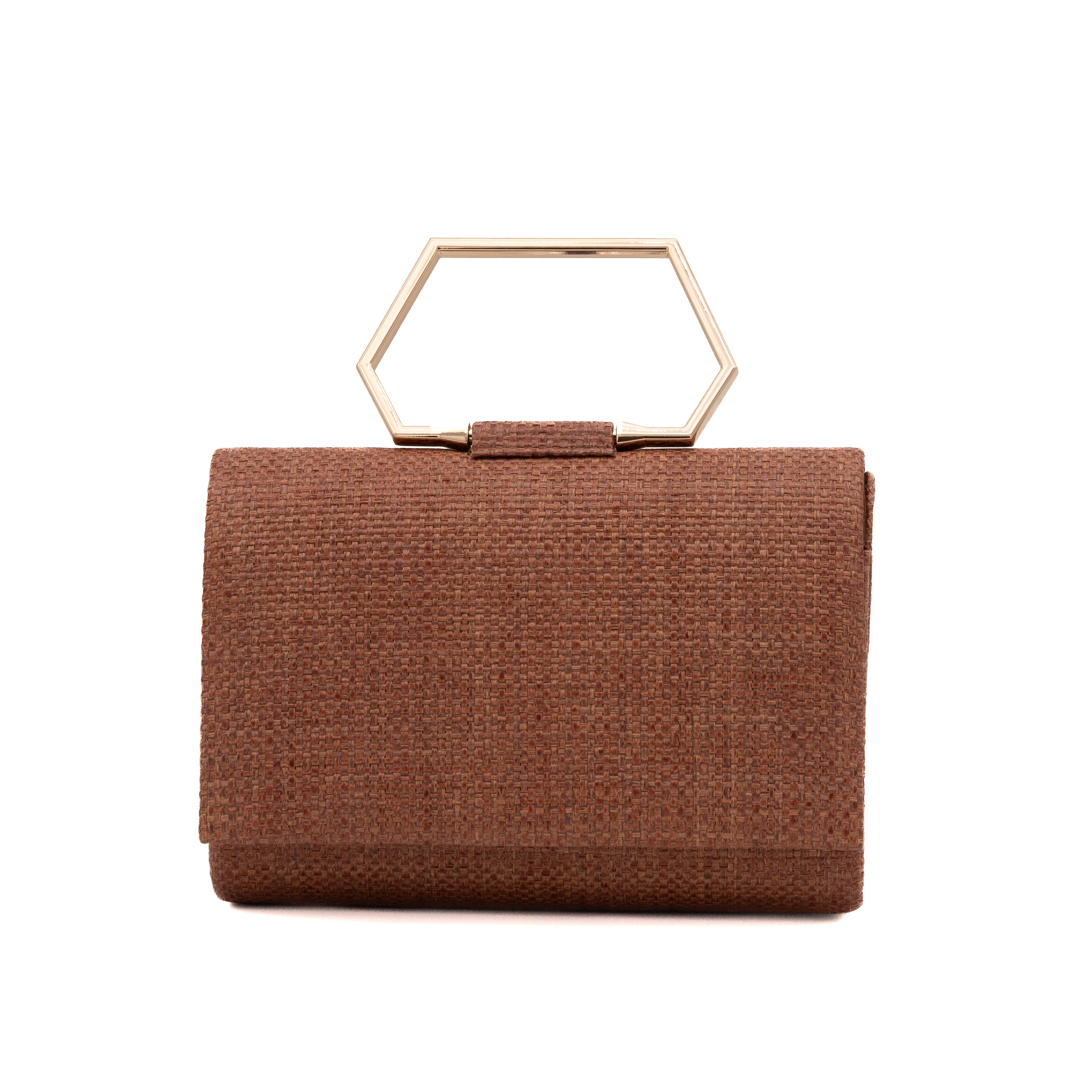 Bolso de mano de rafia café con asa geométrica metálica