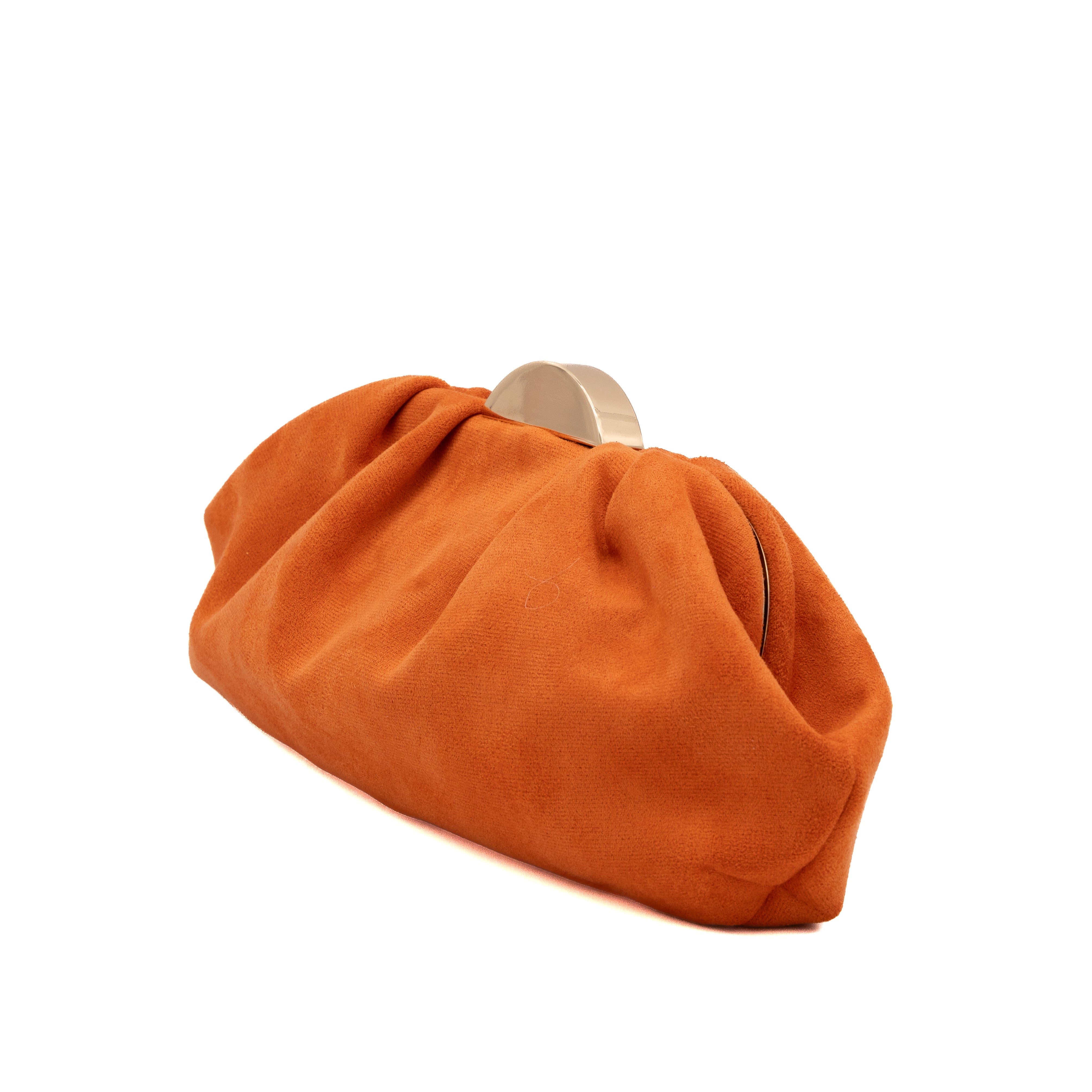 Bolso de fiesta tipo antelina naranja con detalle de media luna metálica