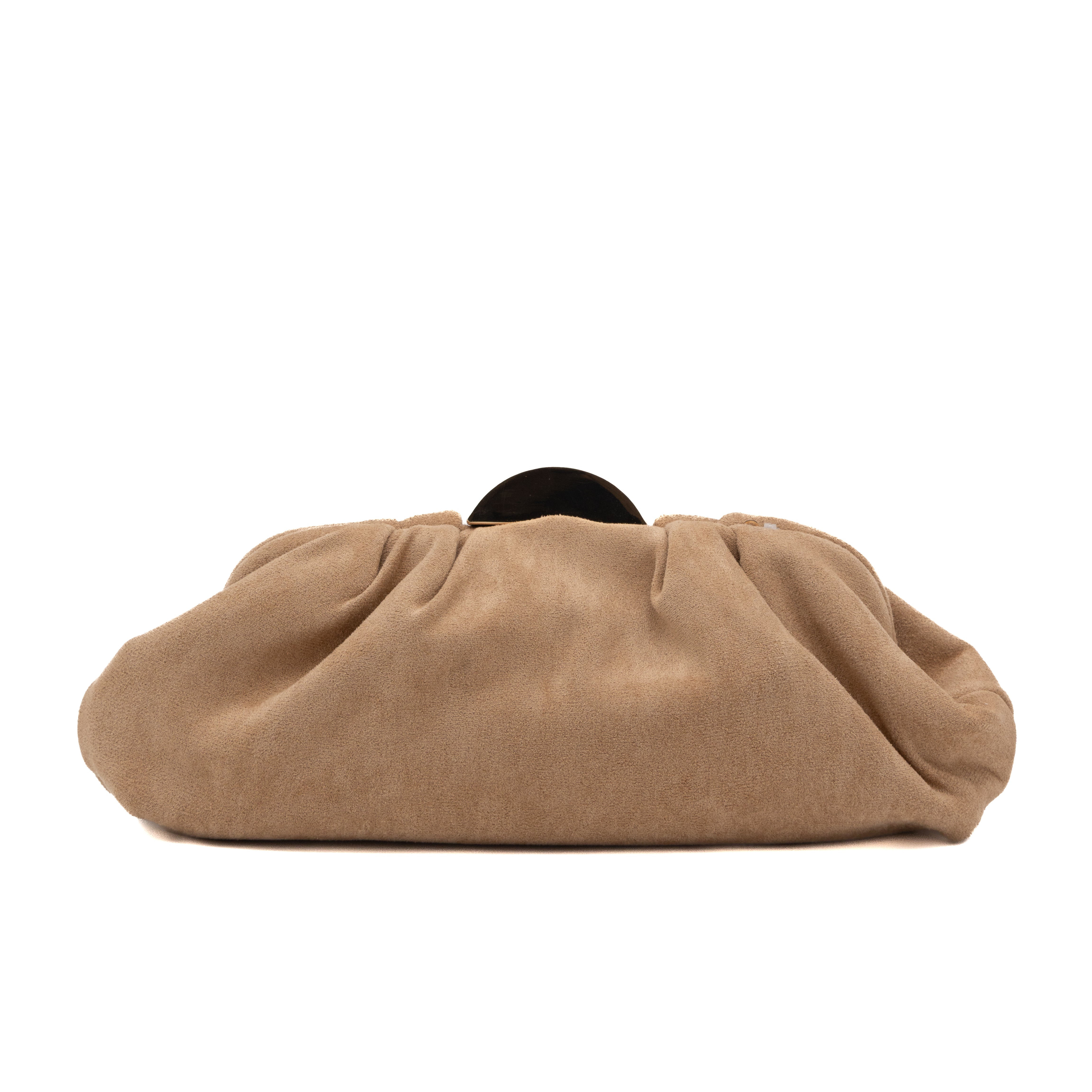 Bolso de fiesta tipo antelina taupe con detalle de media luna metálica