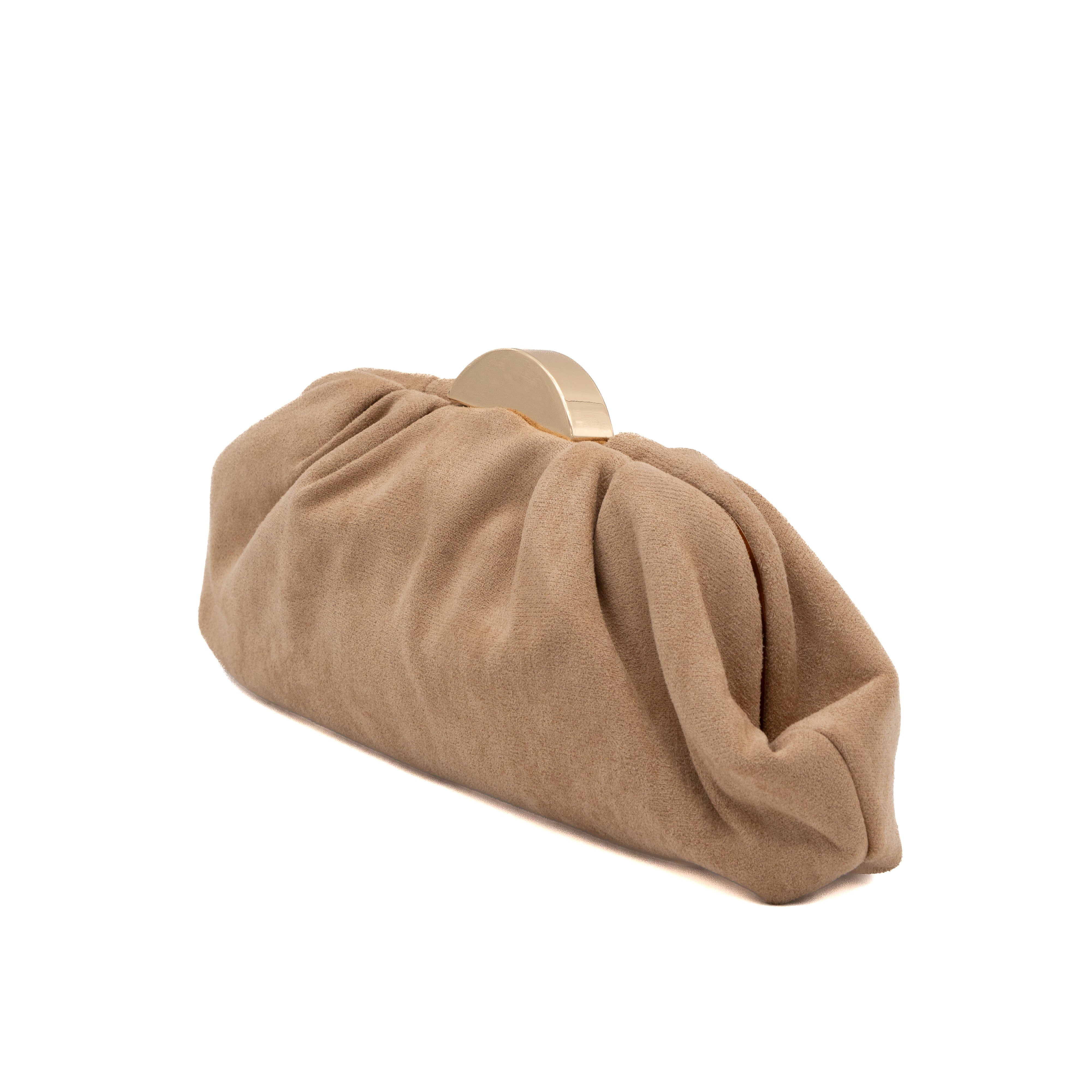 Bolso de fiesta tipo antelina taupe con detalle de media luna metálica