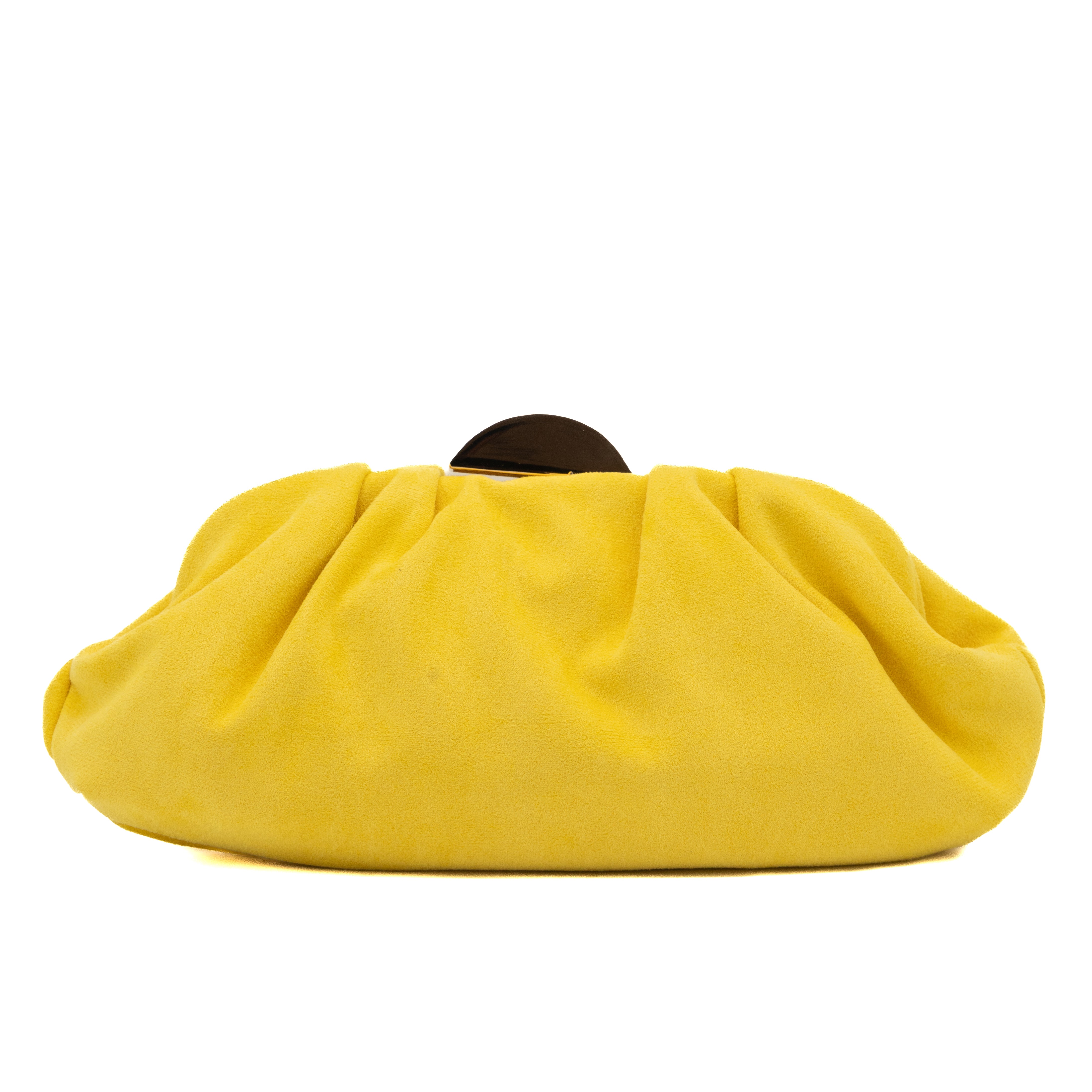 Bolso de fiesta tipo antelina amarillo claro con detalle de media luna metálica