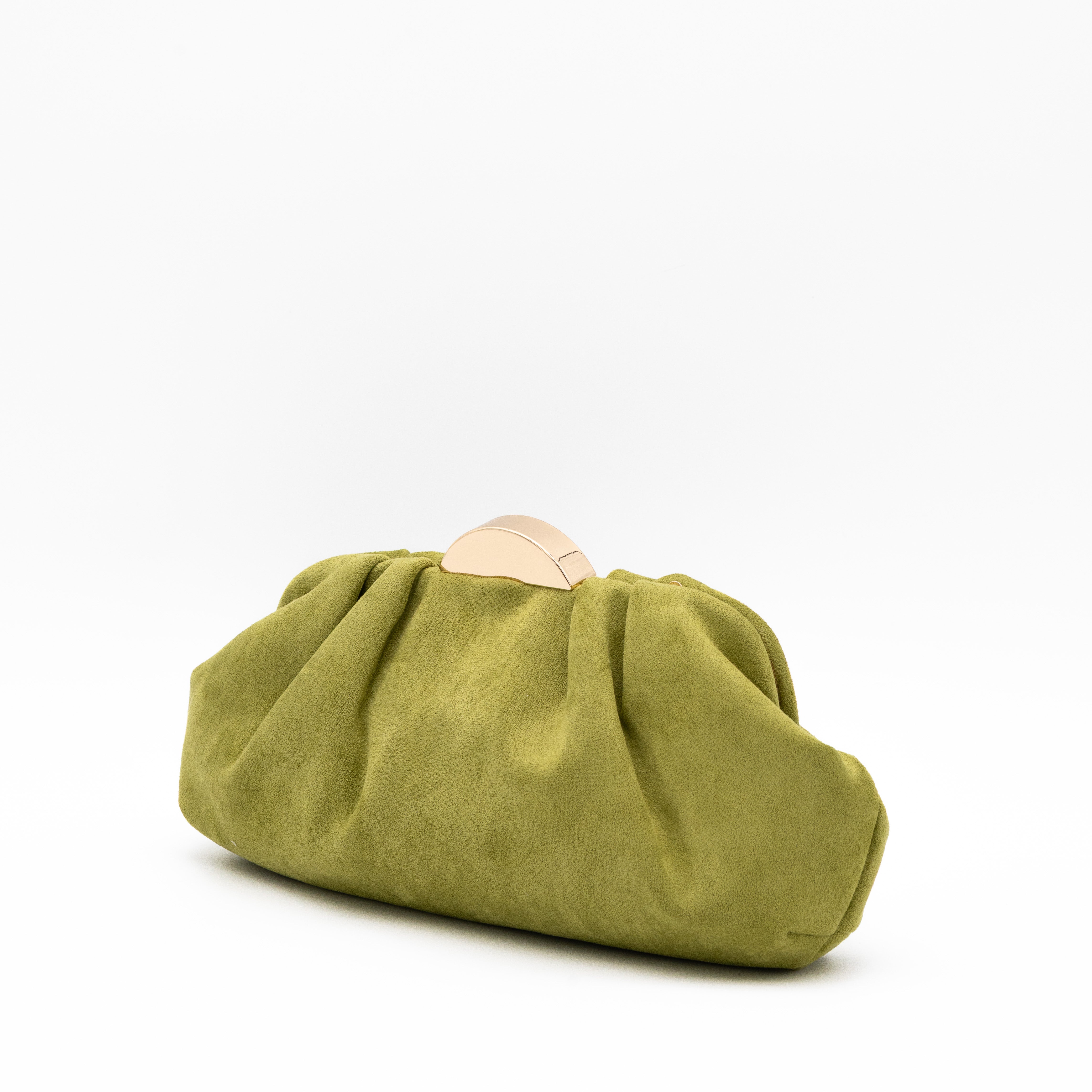 Bolso de fiesta plisado de antelina oliva con media luna metálica y cadena desmontable