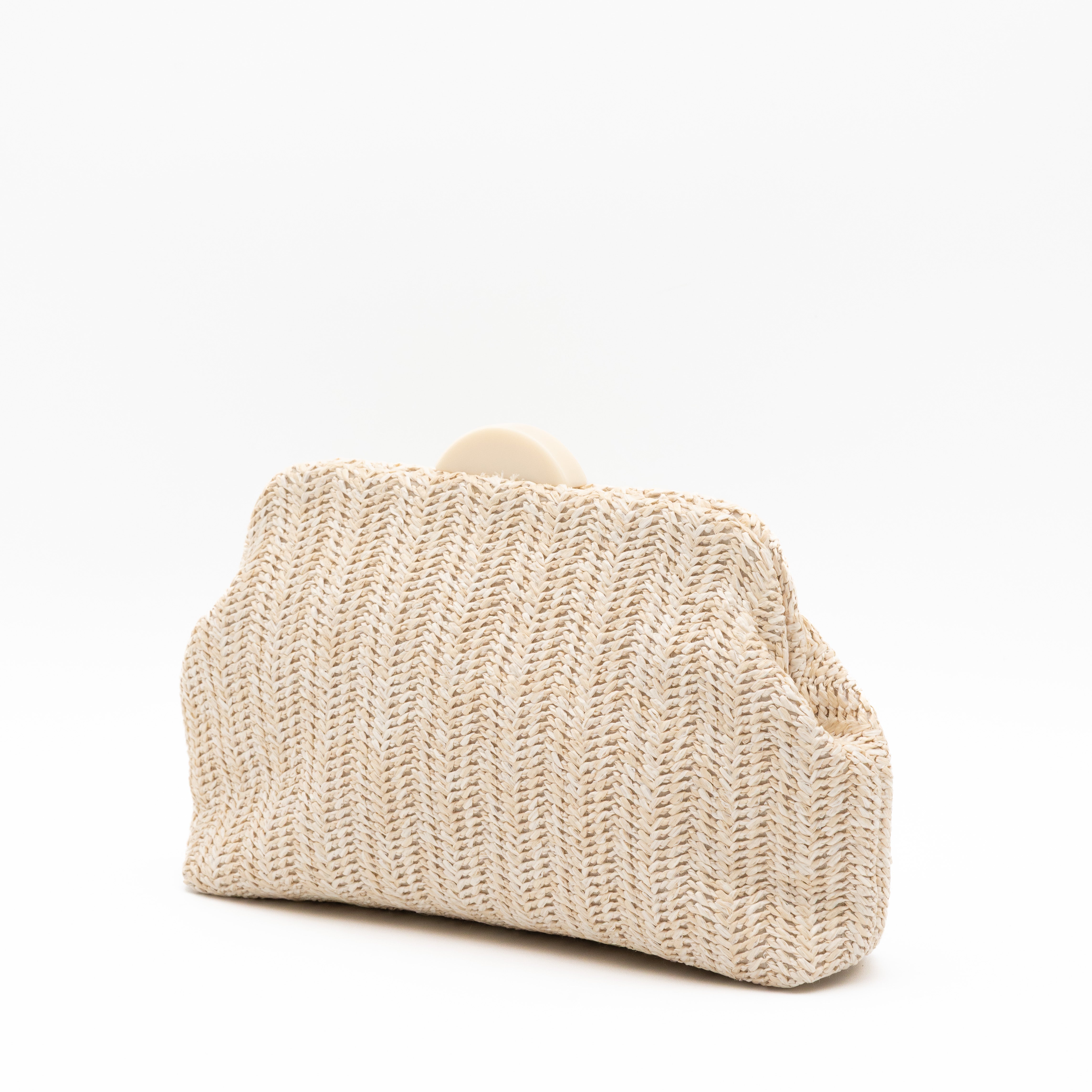 Bolso de fiesta de rafia beige con diseño en espiga y cadena metálica desmontable